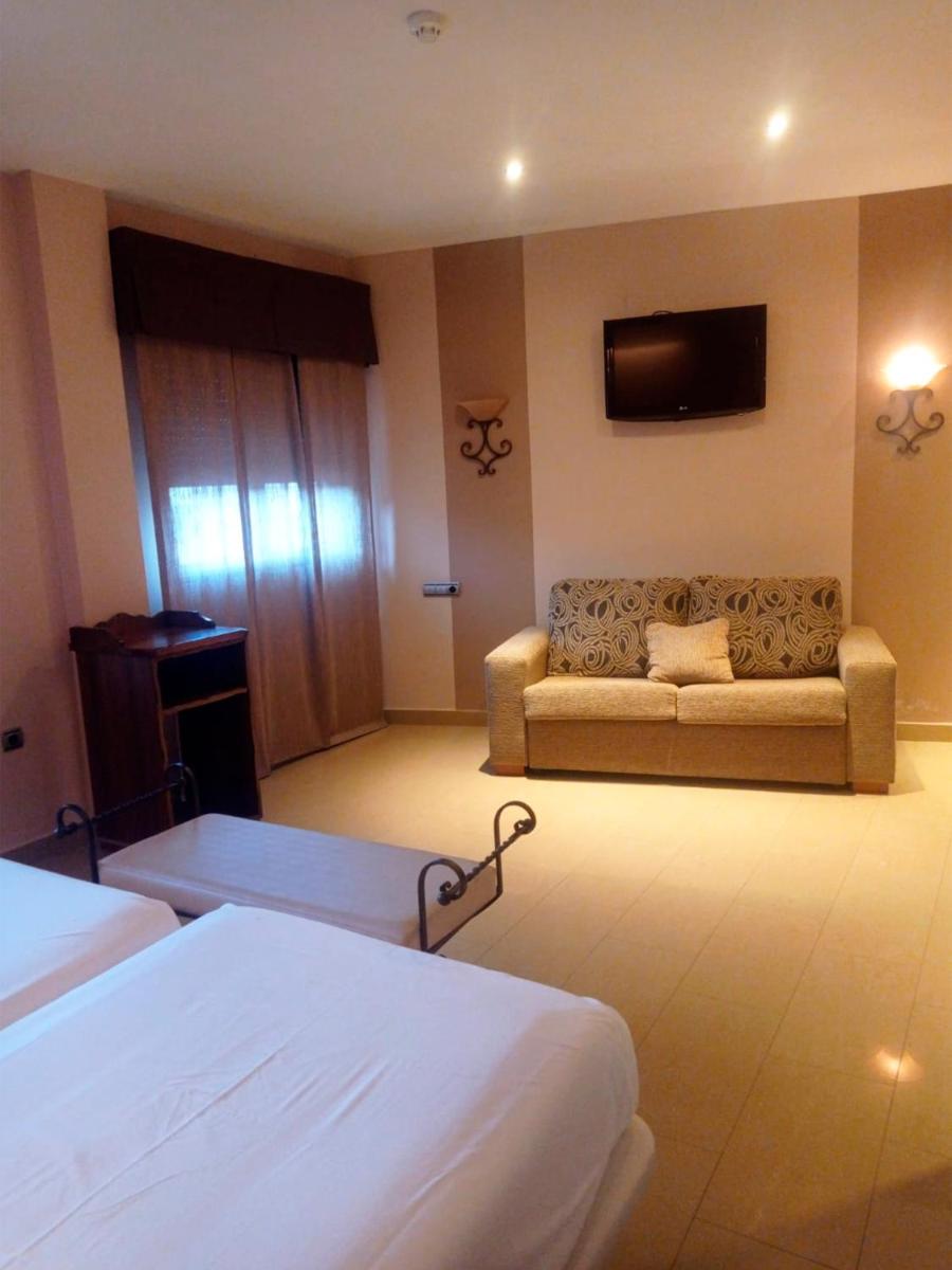 Superior Triple Room photo 3