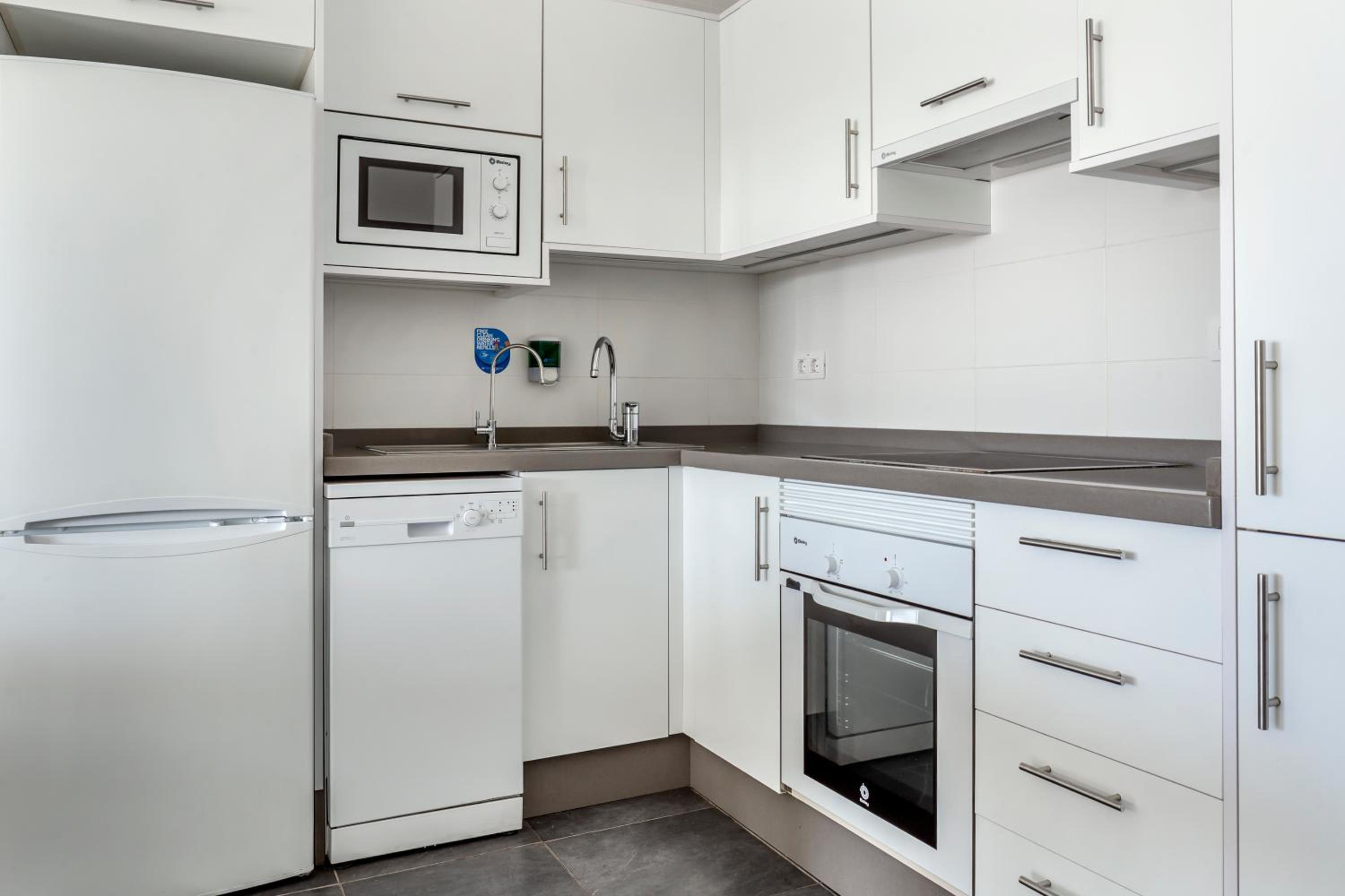 One-Bedroom Apartment thumbnail 5