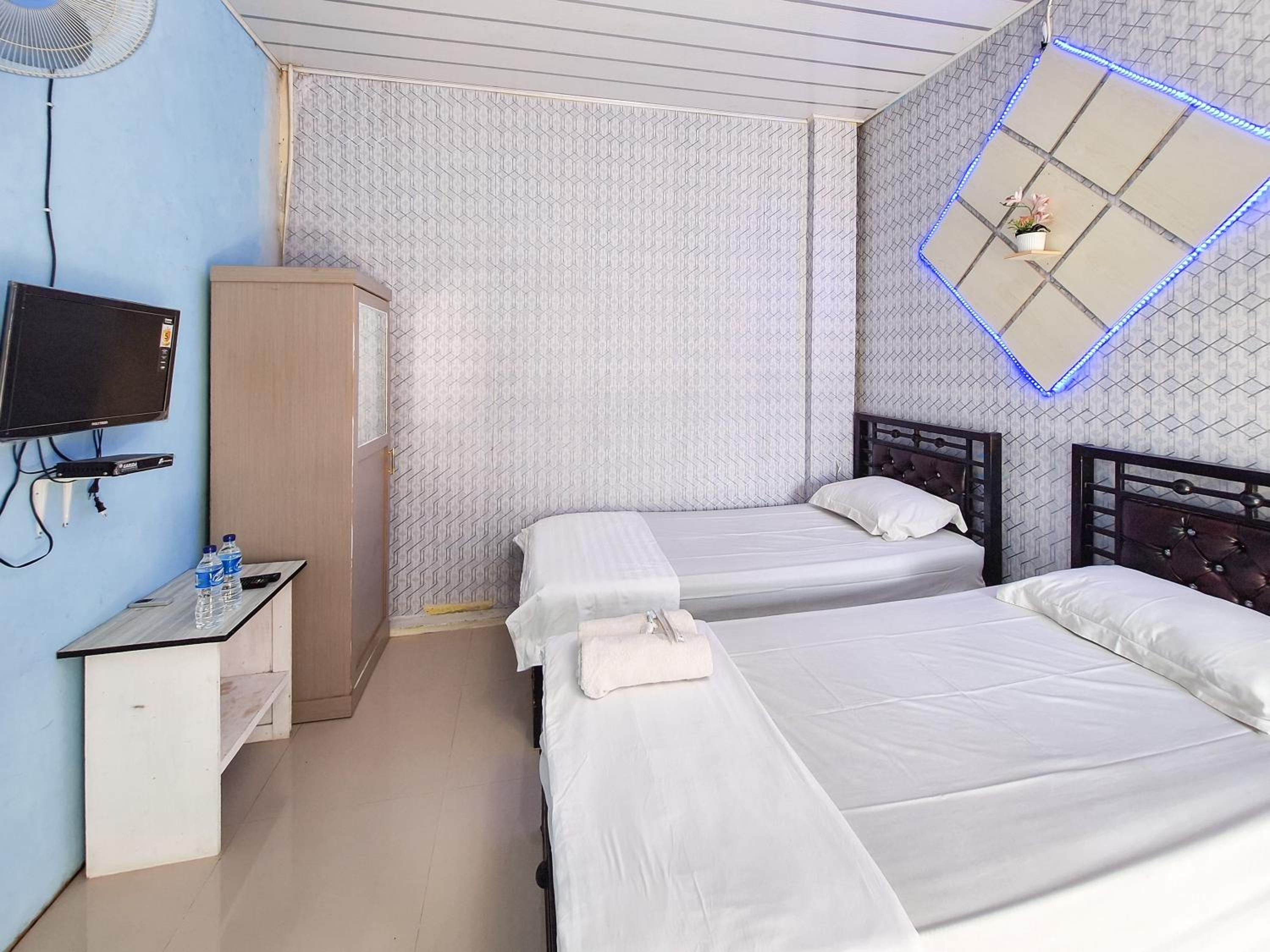 Standard Twin Room - Photo 1
