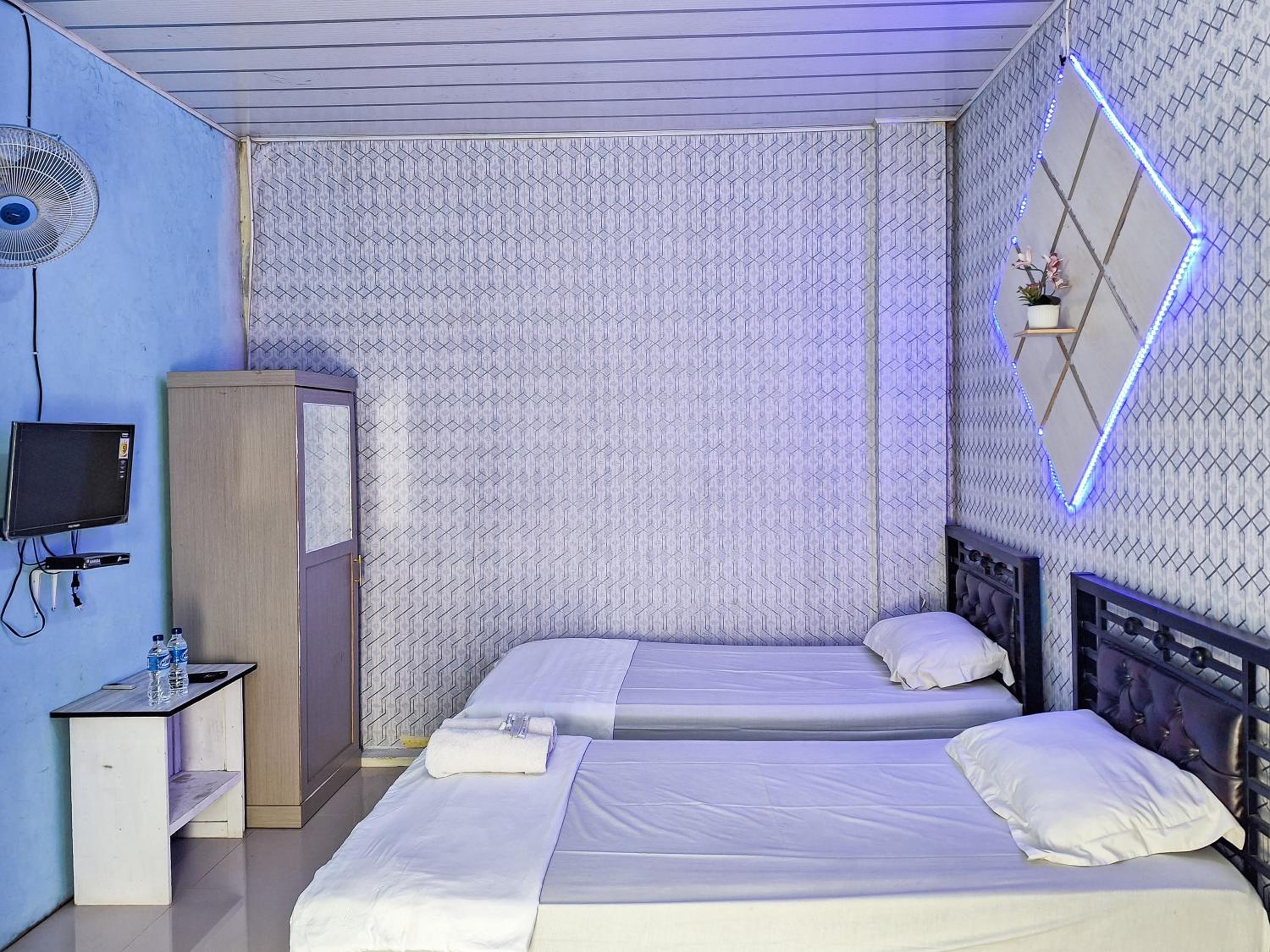 Standard Twin Room - Photo 2