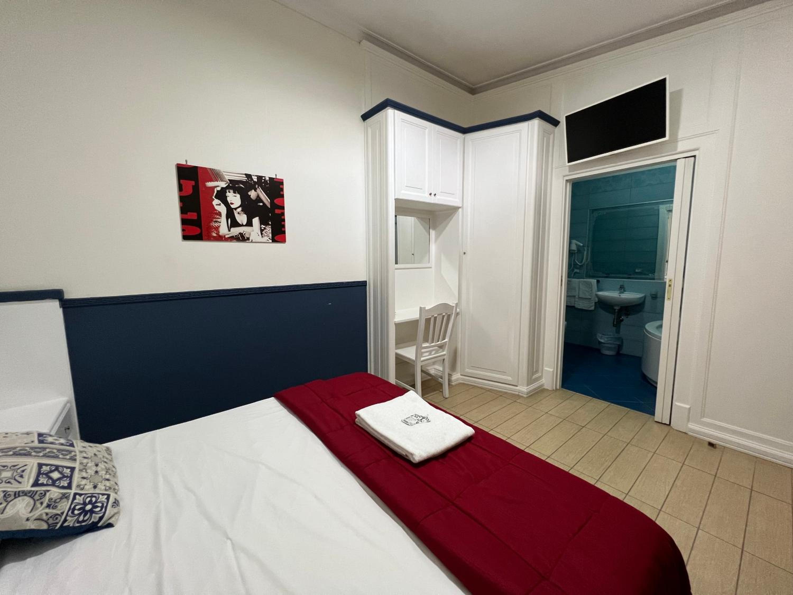 Deluxe Junior Suite photo 2