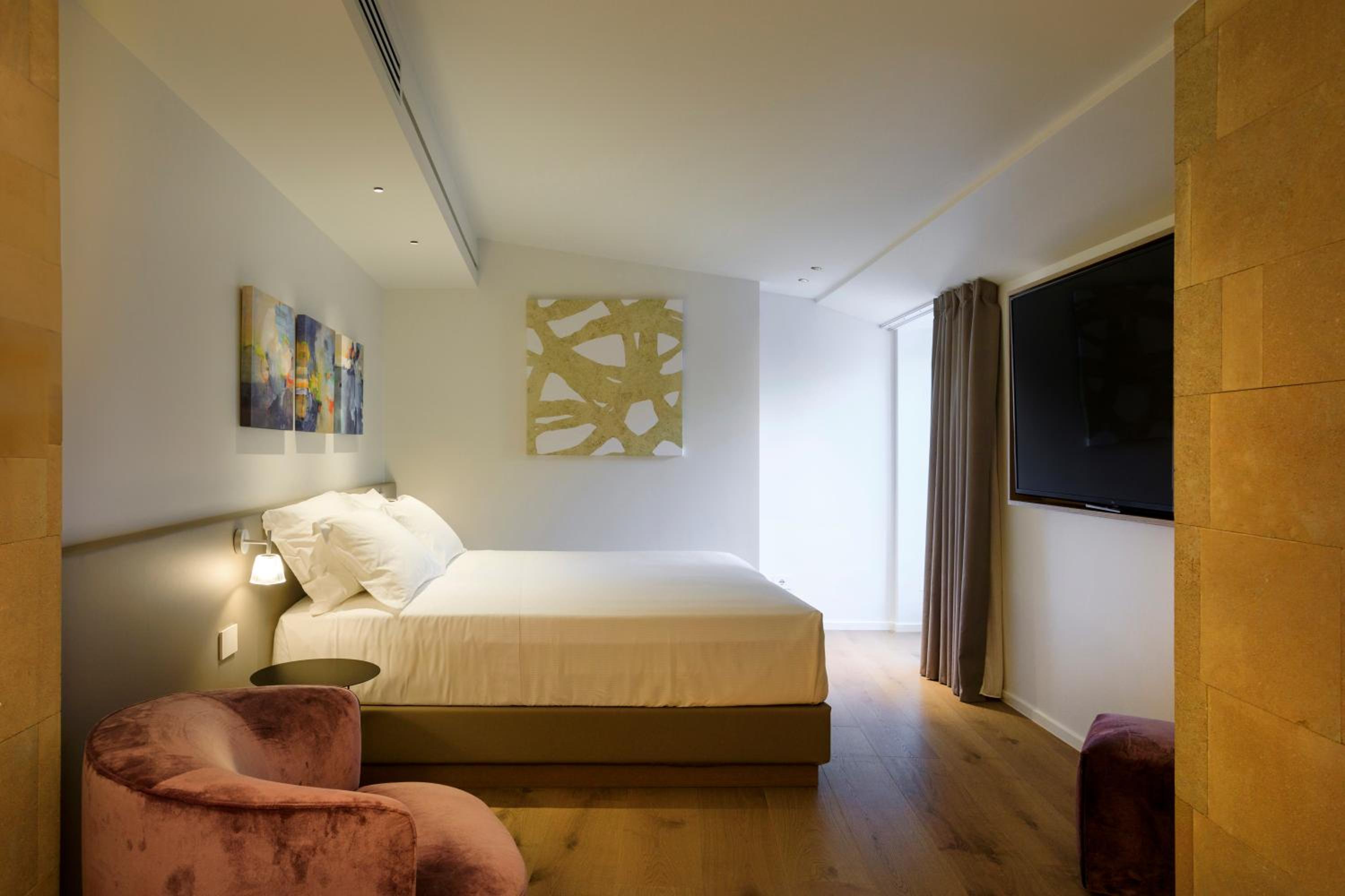 Deluxe Room - Photo 4