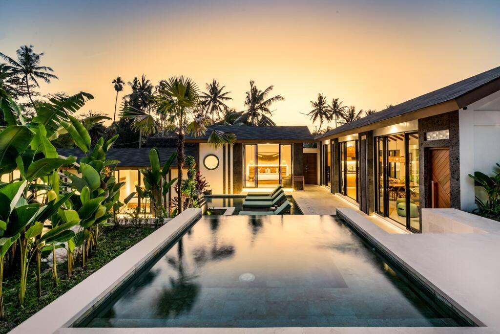 Three-Bedroom Villa - Photo 32