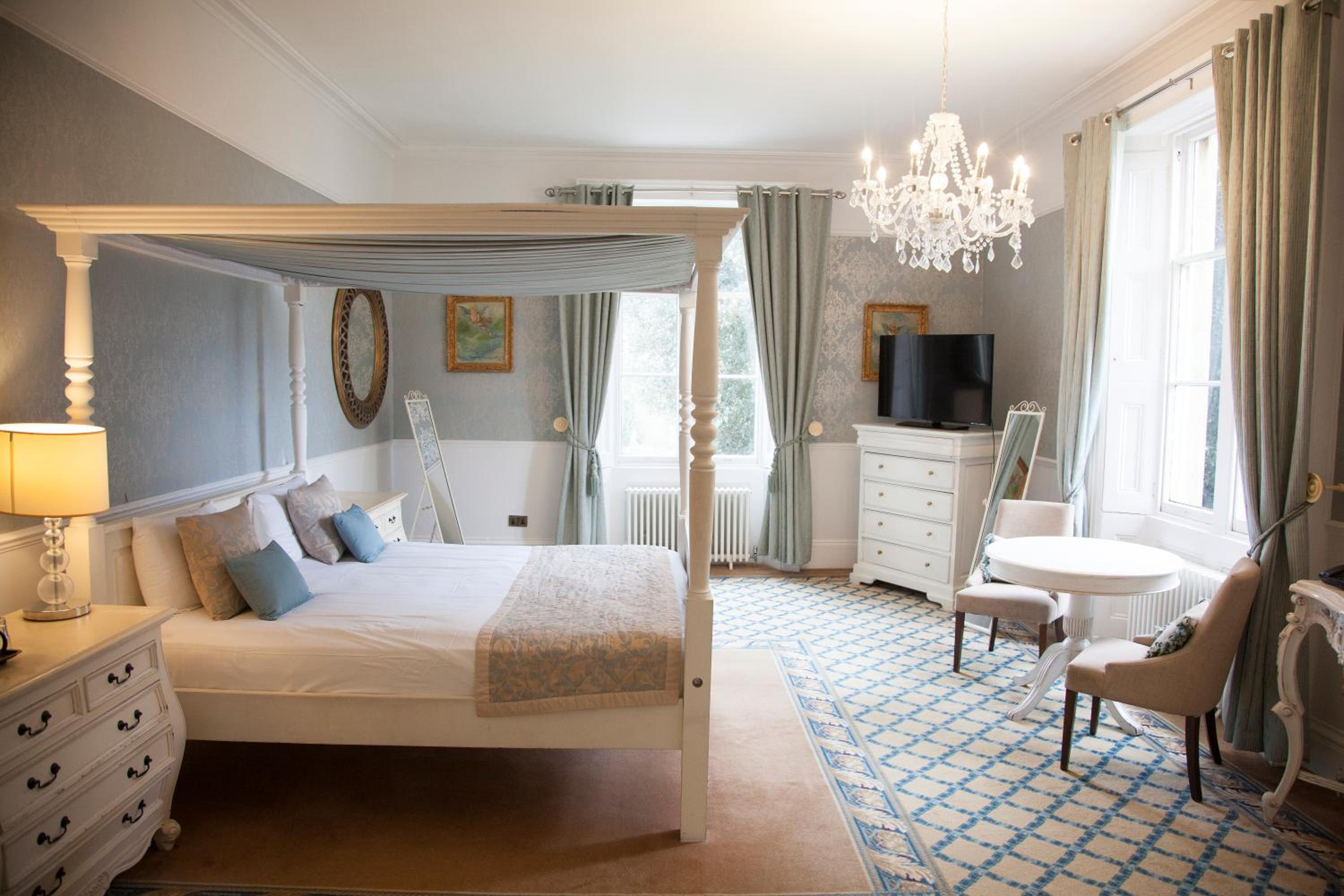 Four Poster Room photo 3