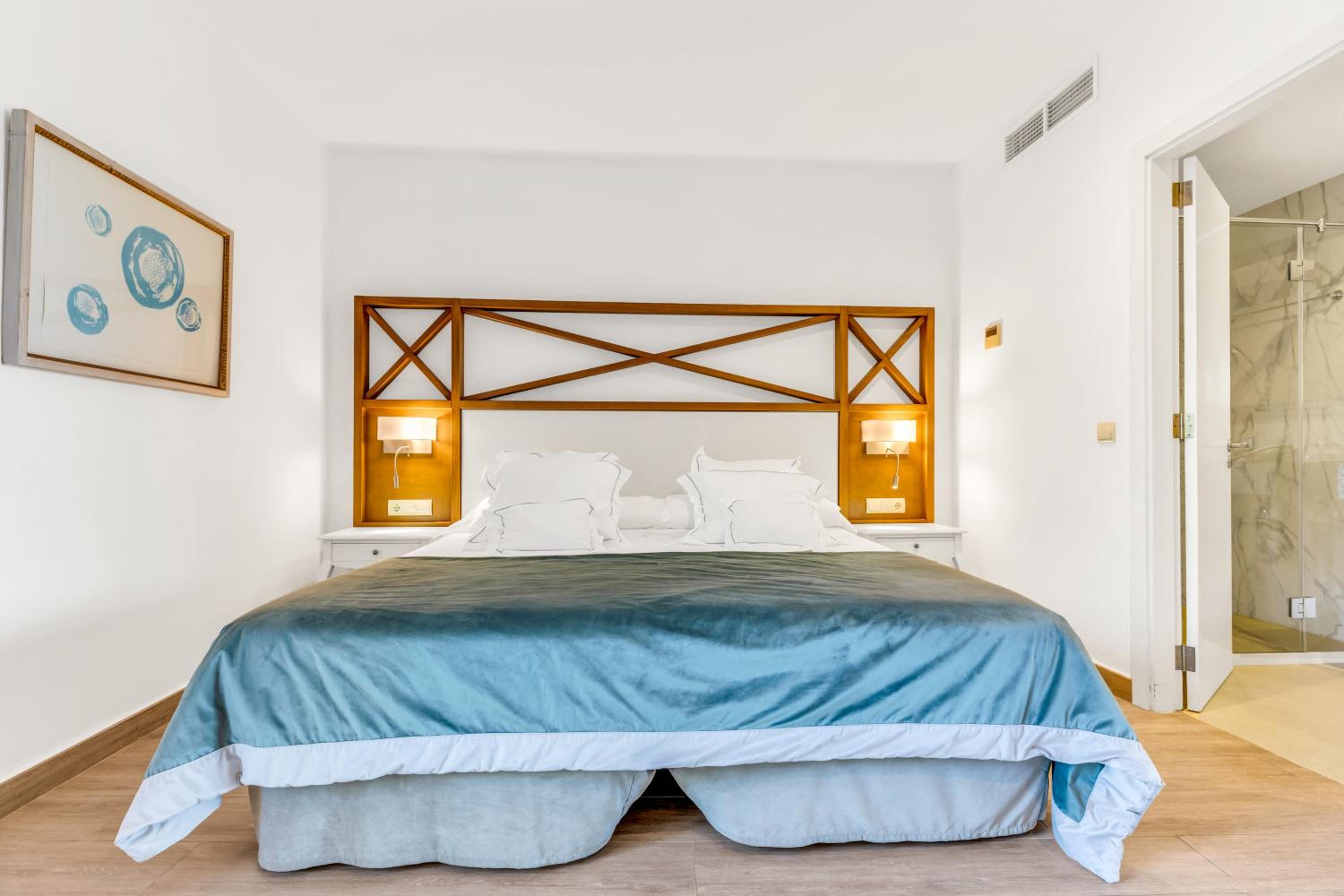 Double or Twin Room - Photo 4