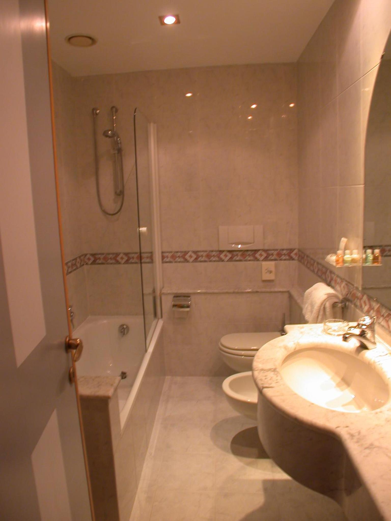 Basic Twin Room - Photo 4