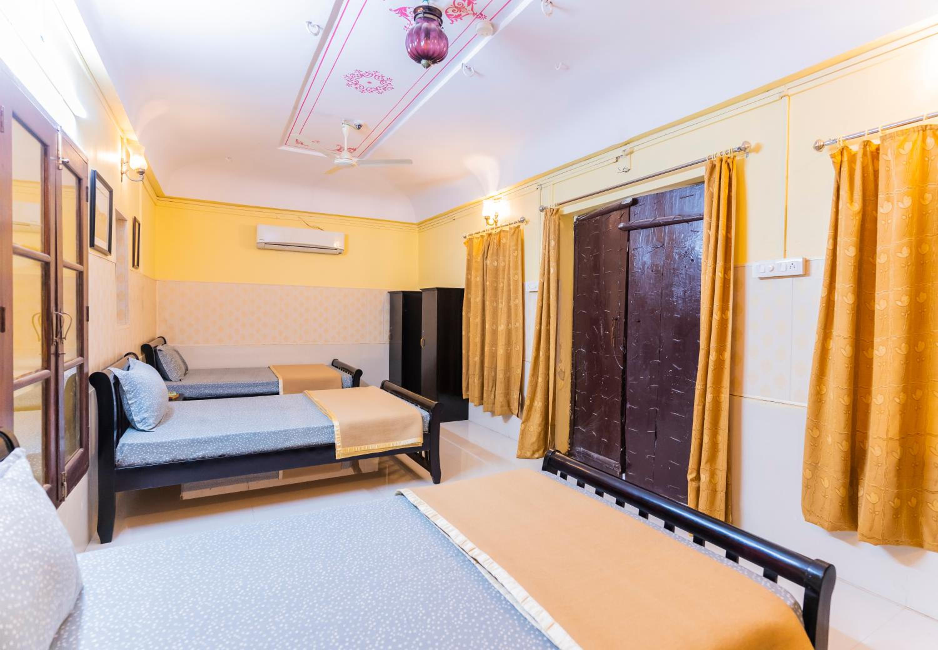 Quadruple Room - Photo 2