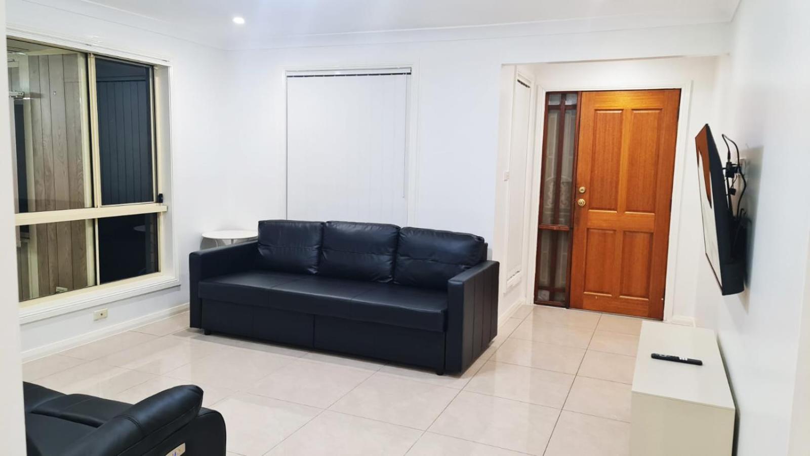 Three-Bedroom House photo 3
