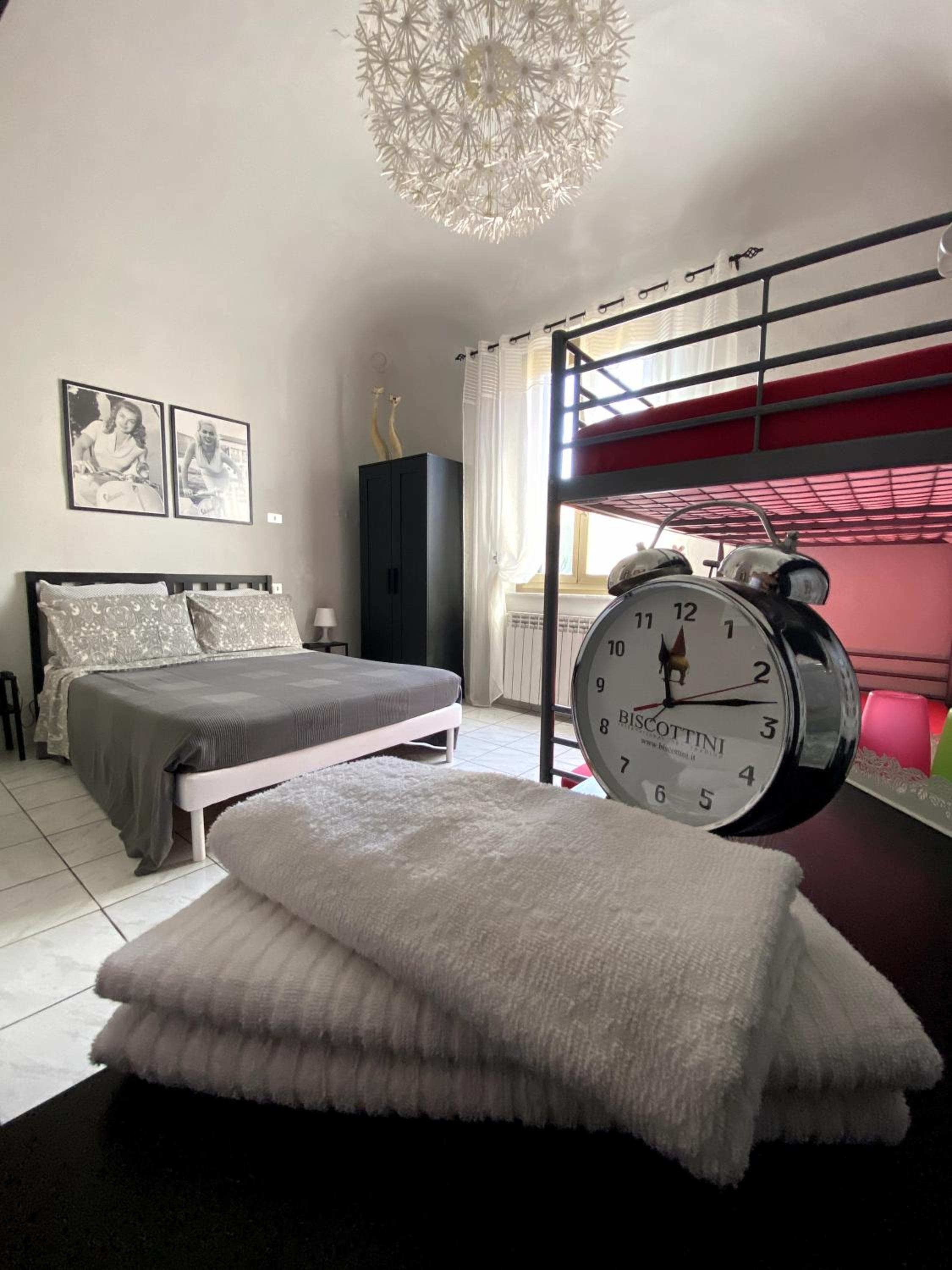 Quadruple Room with Private Bathroom photo 1