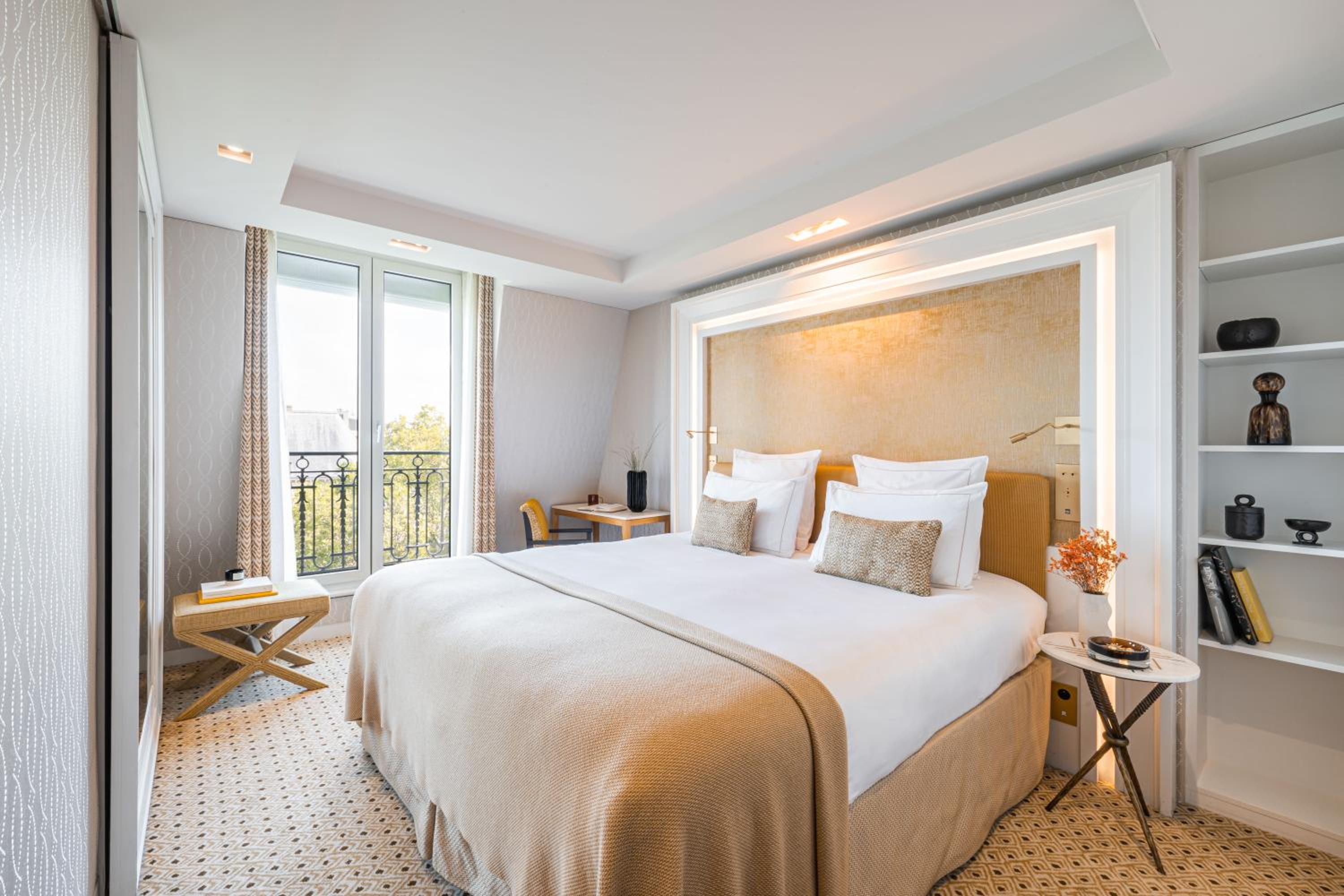 Privilege Room with Saint-Germain-des-Prés Church View