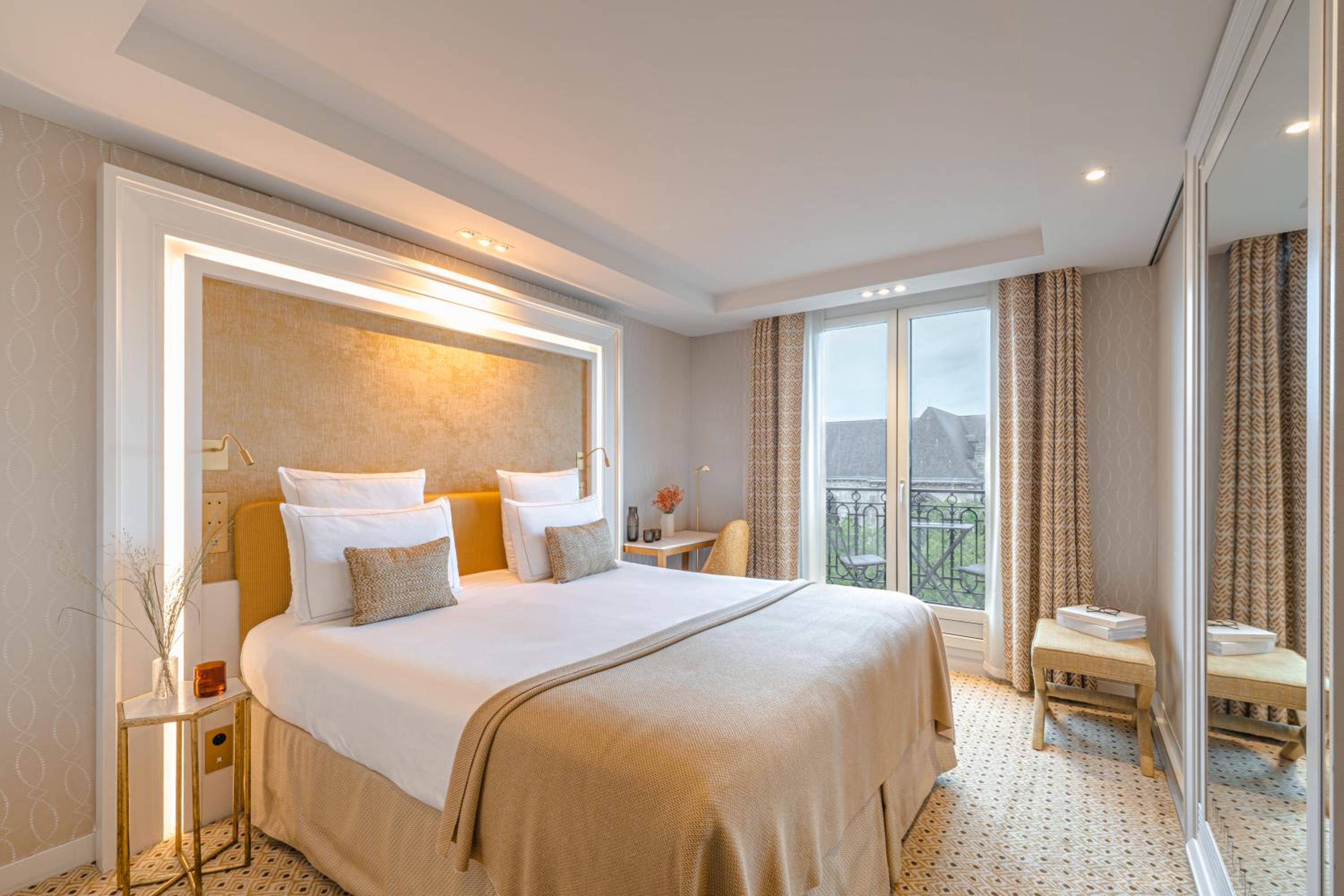 Superior Room with Saint-Germain-des-Prés Church View