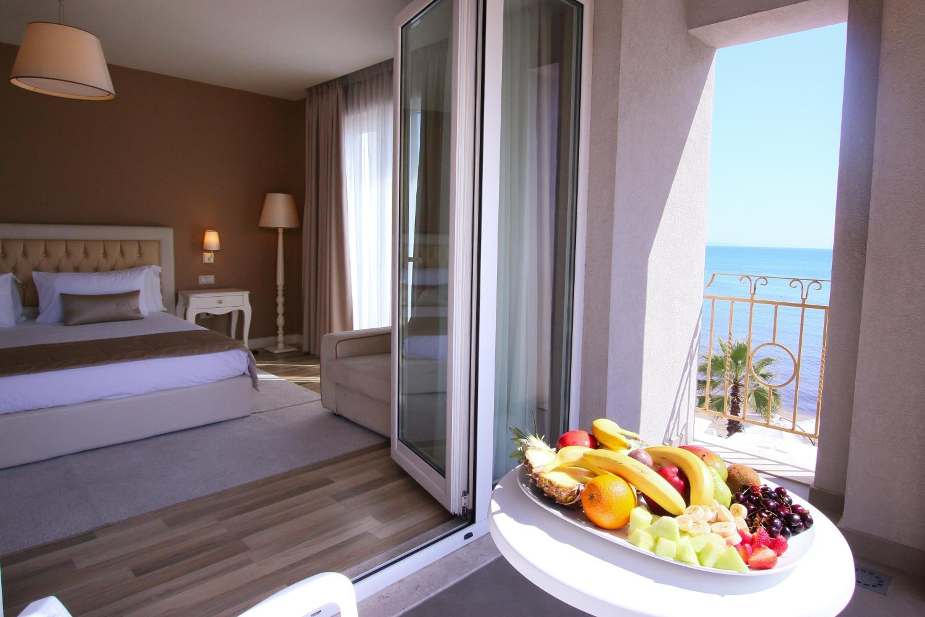 Deluxe Double Room with Balcony and Sea View