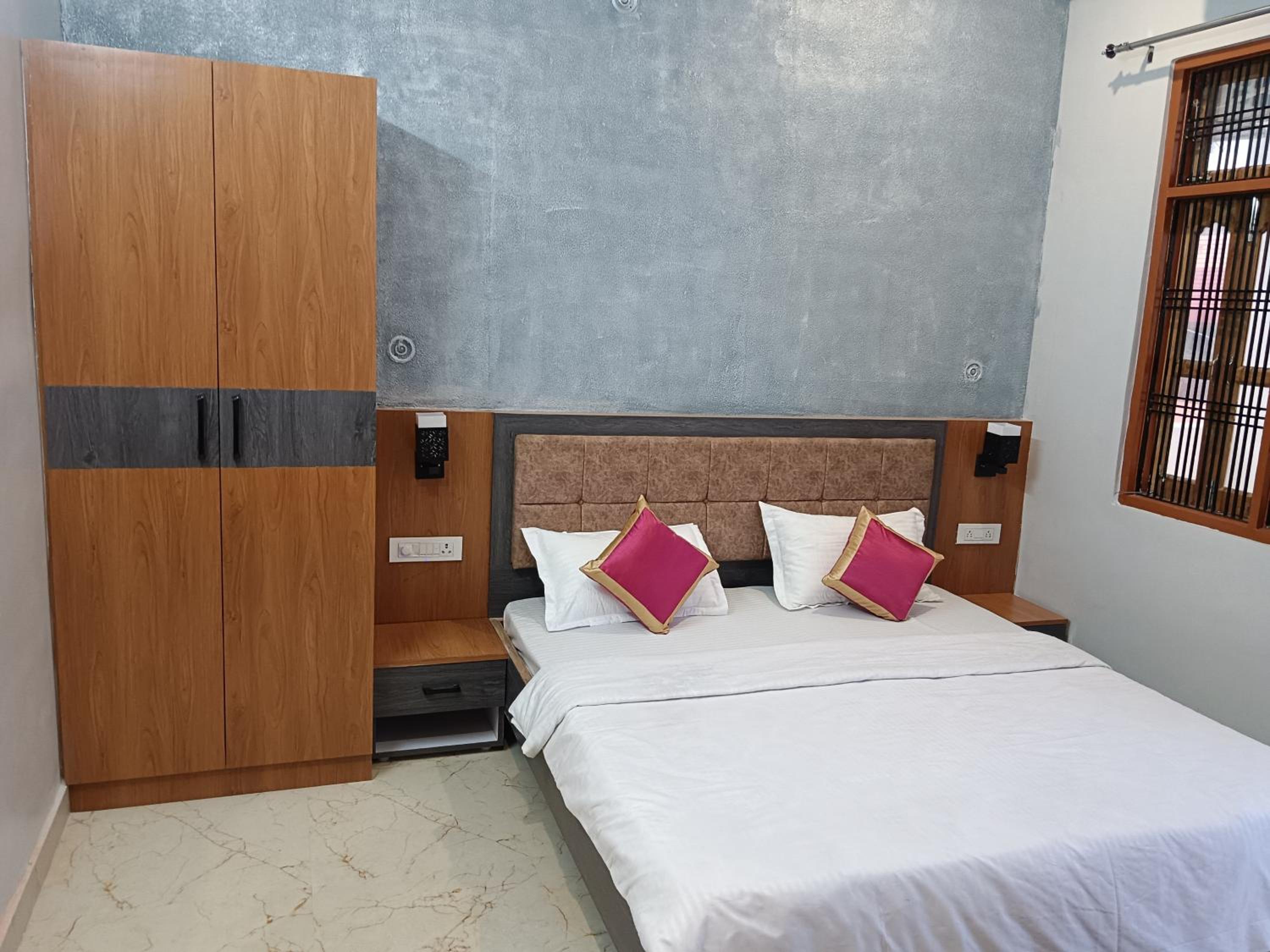 Double Room - Photo 11