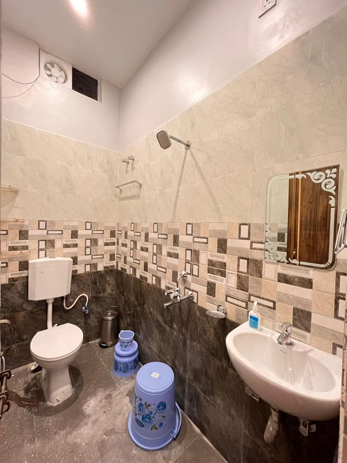 Double Room - Photo 8