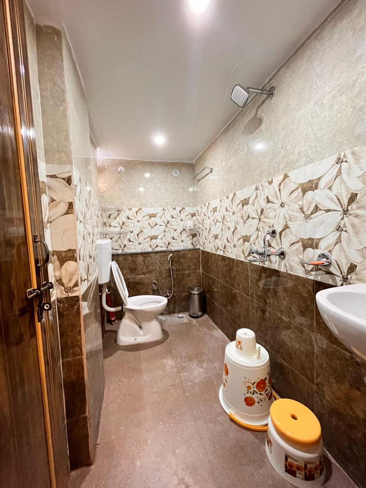 Double Room - Photo 6