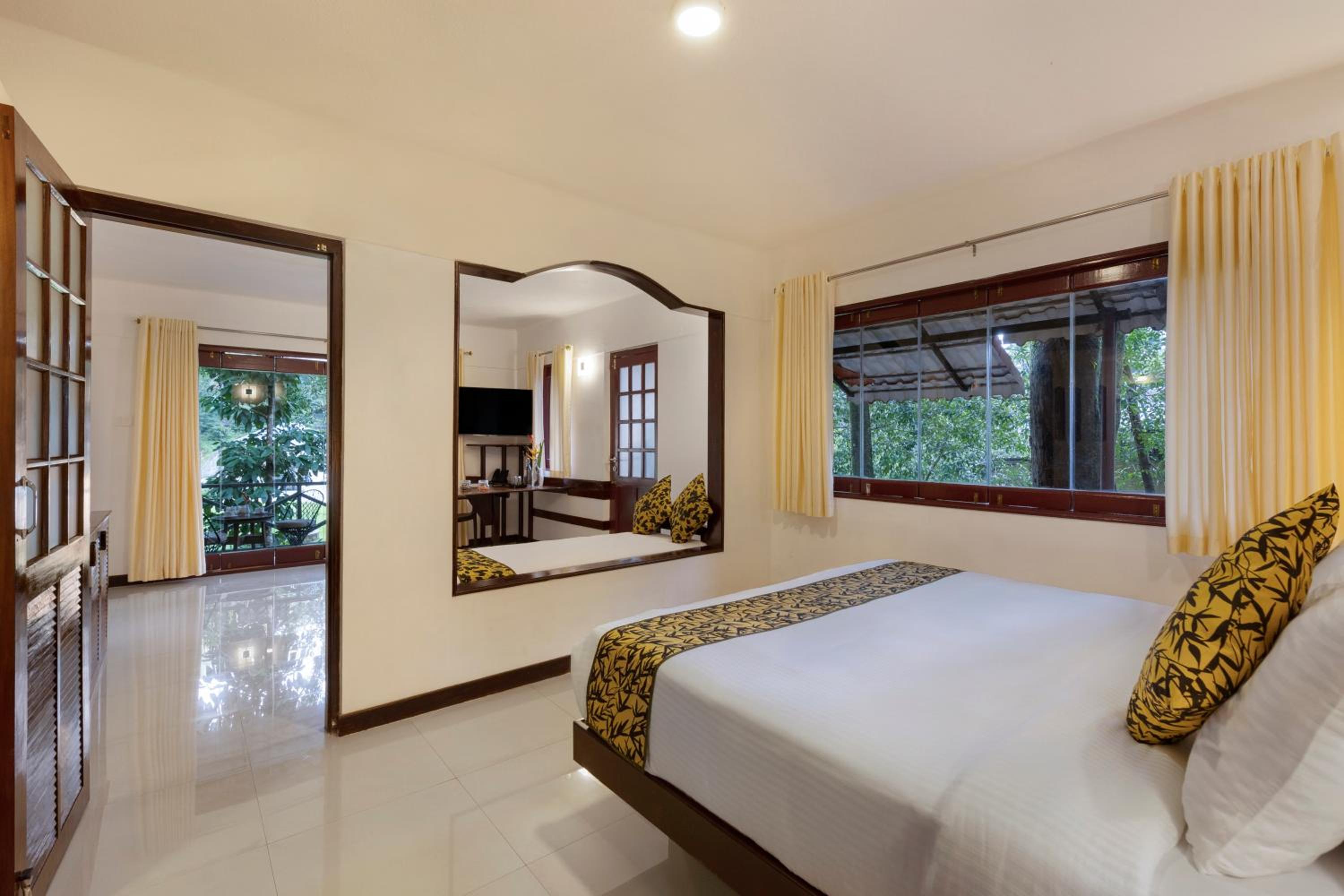 River View Family Suite With Balcony - Photo 3