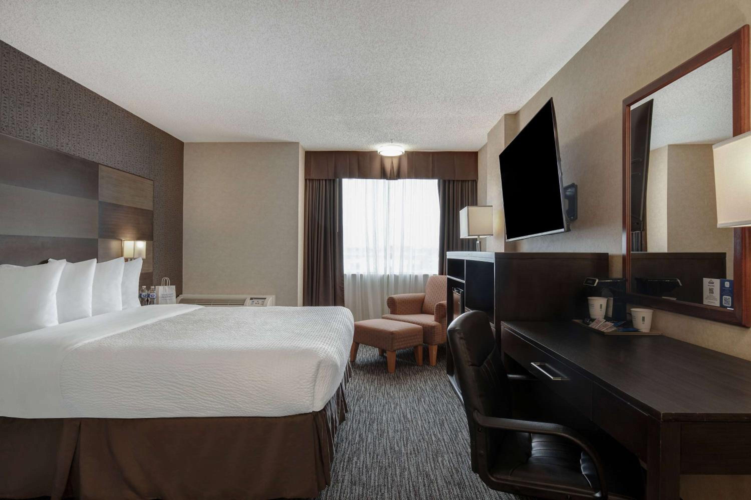 Business King Room - Non-Smoking - Photo 1