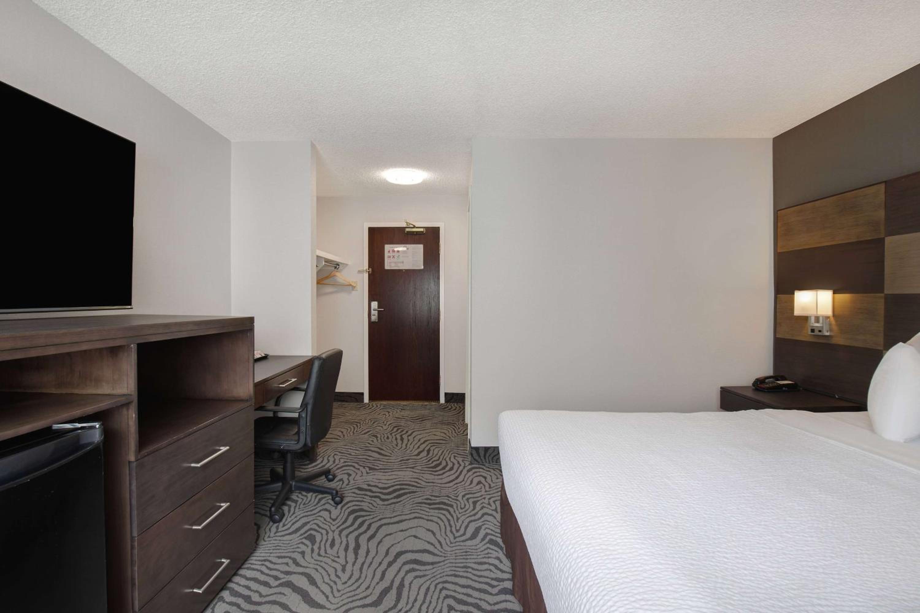 Premier Queen Room - Non-Smoking - Photo 1