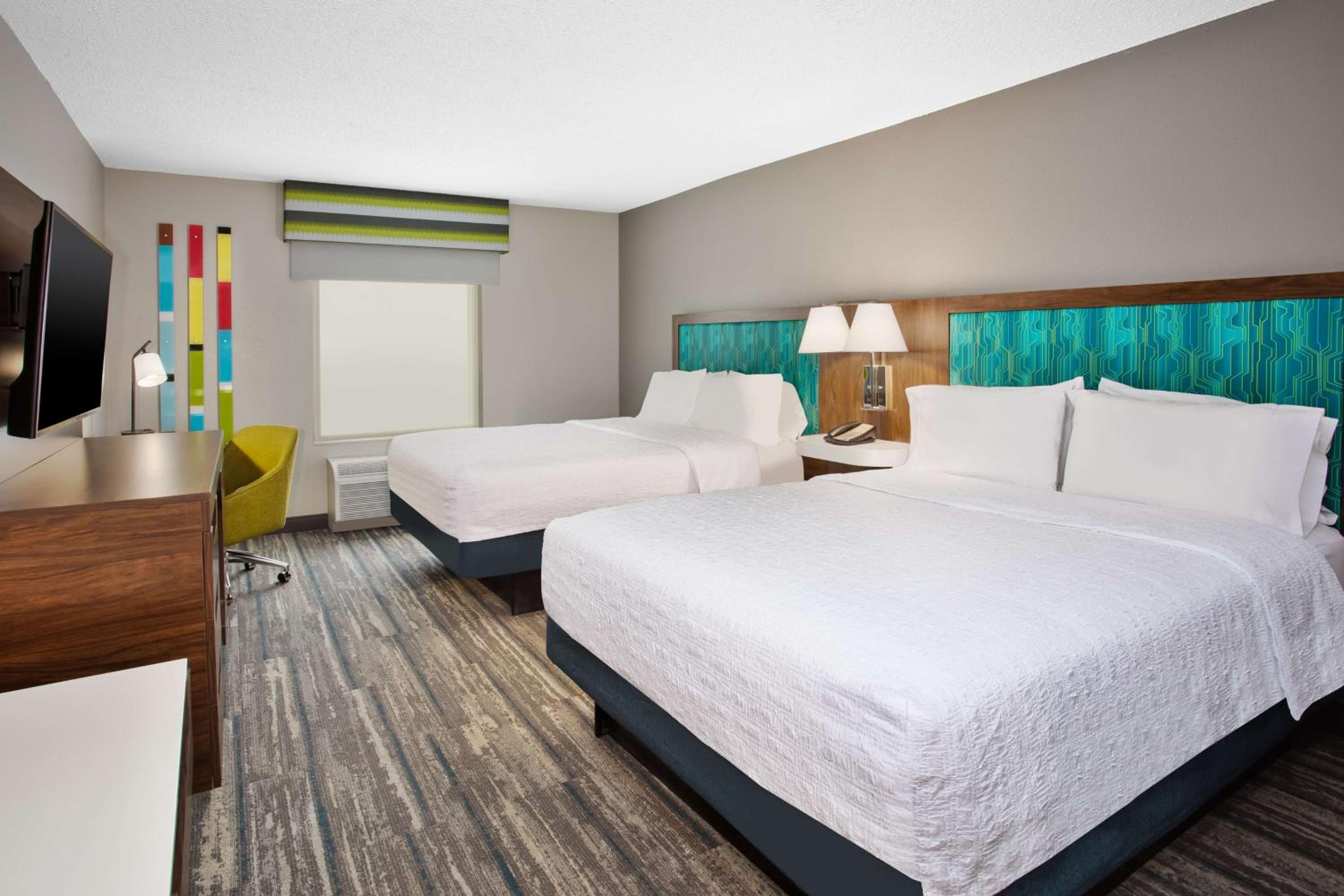 Room with Two Queen Beds - Non-Smoking - Photo 1