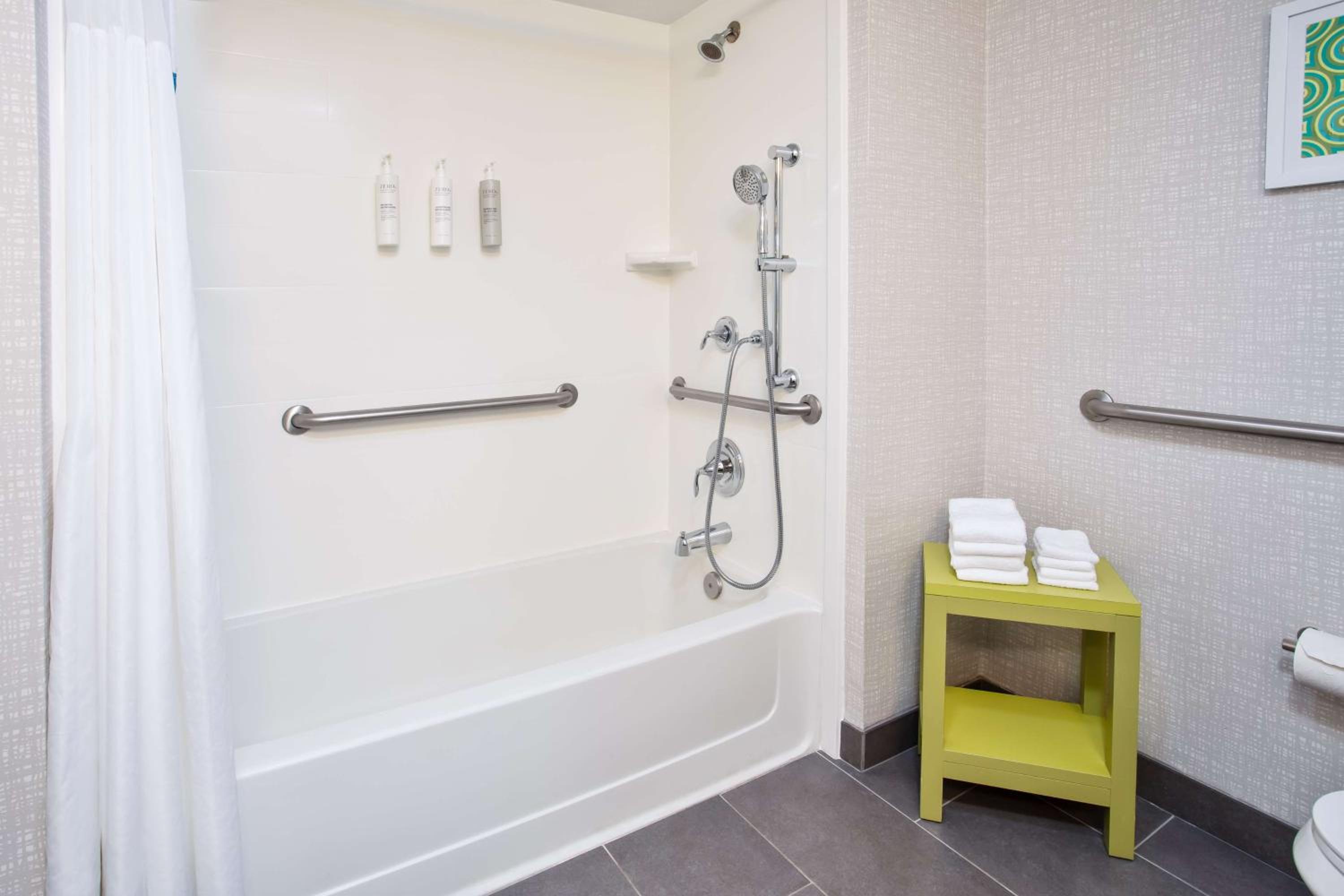 Queen Room with Two Queen Beds - Mobility and Hearing Access/Non-Smoking - Photo 5