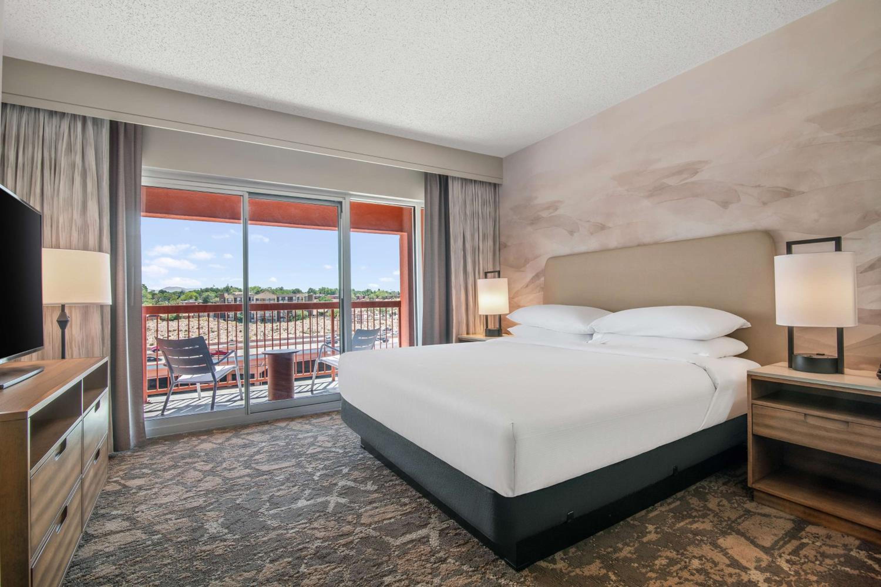 Two-Room King Suite with Balcony - Photo 9