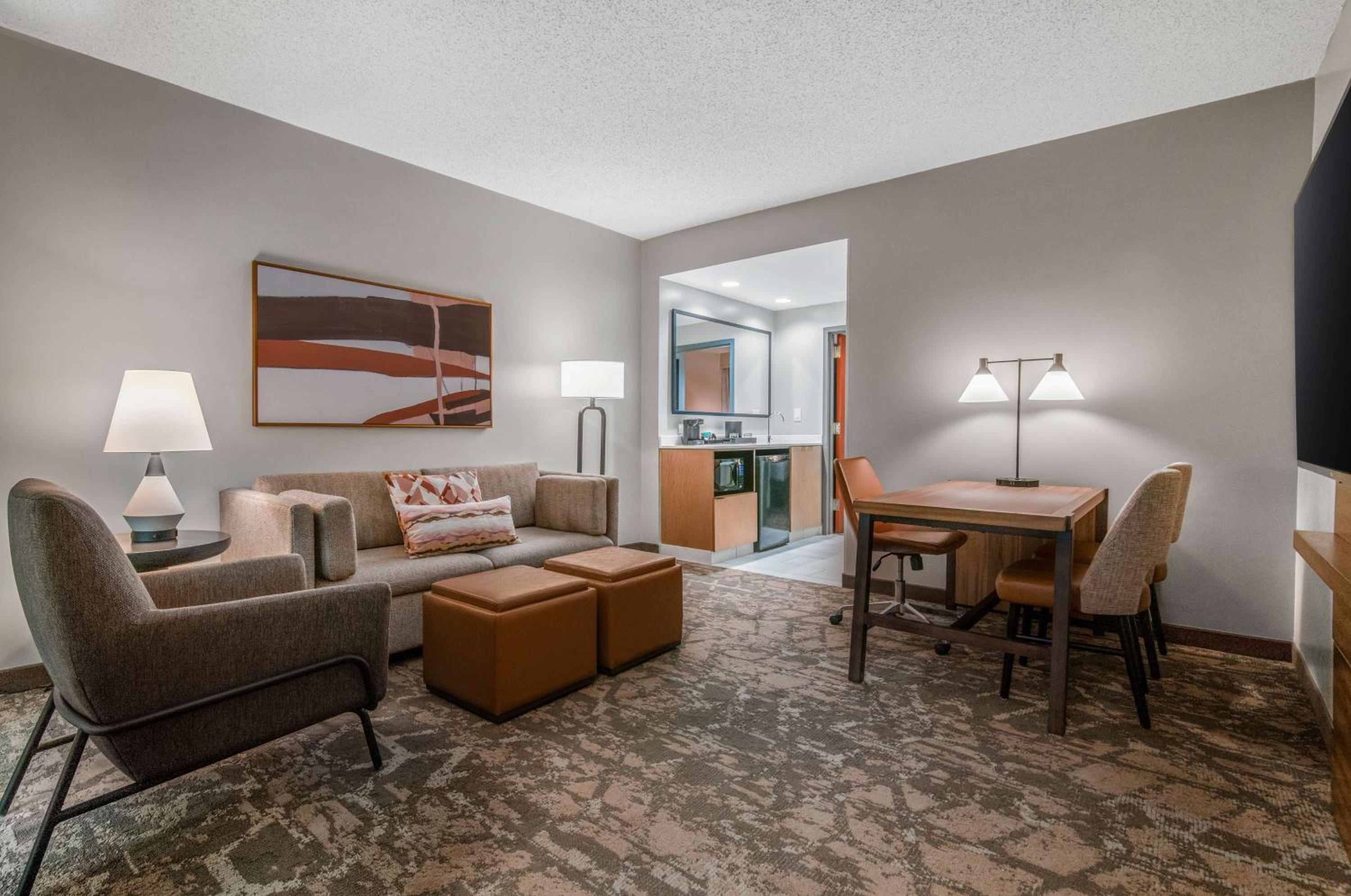 King Suite - Non-Smoking - Photo 2