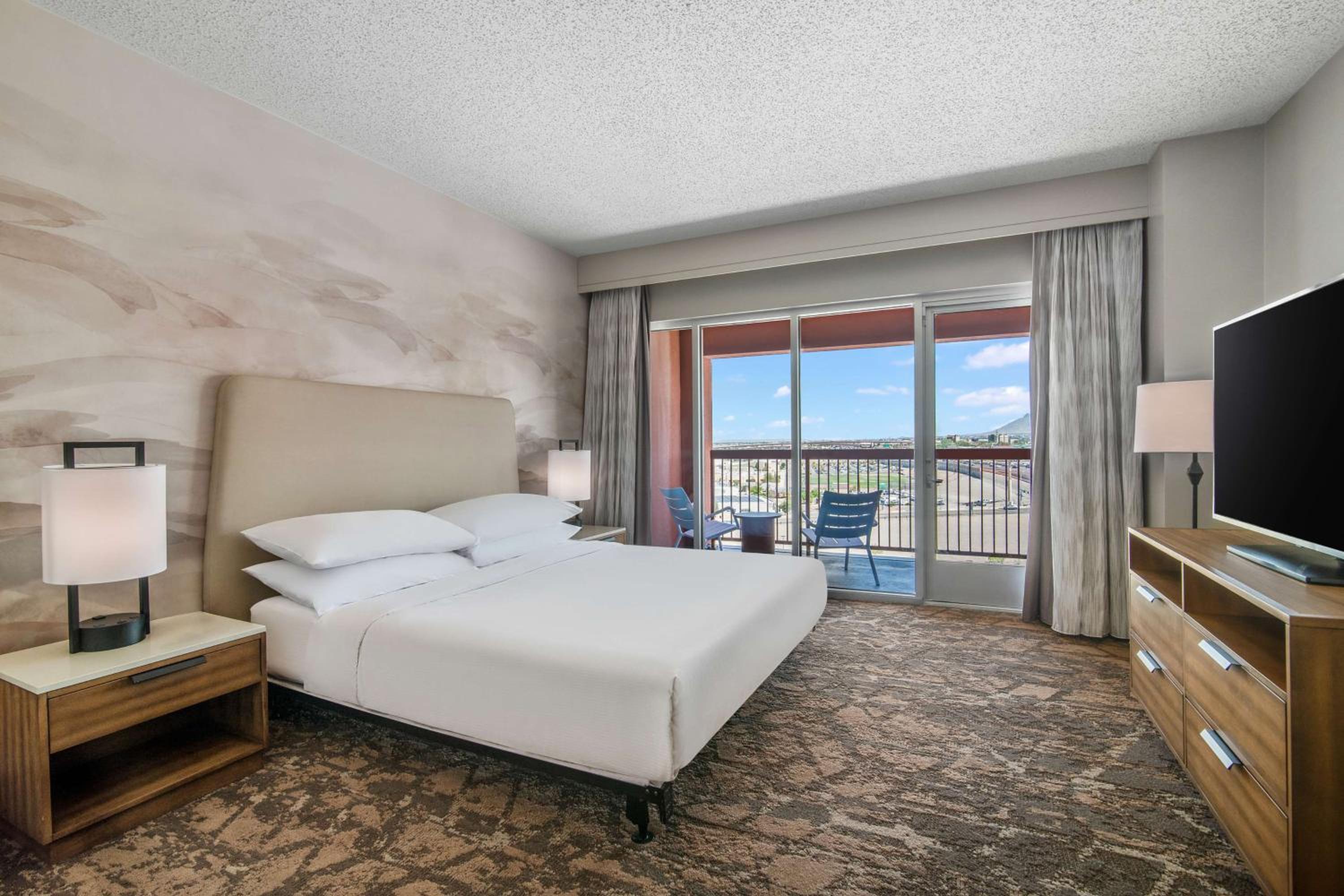 Two-Room King Suite with Balcony - Photo 6