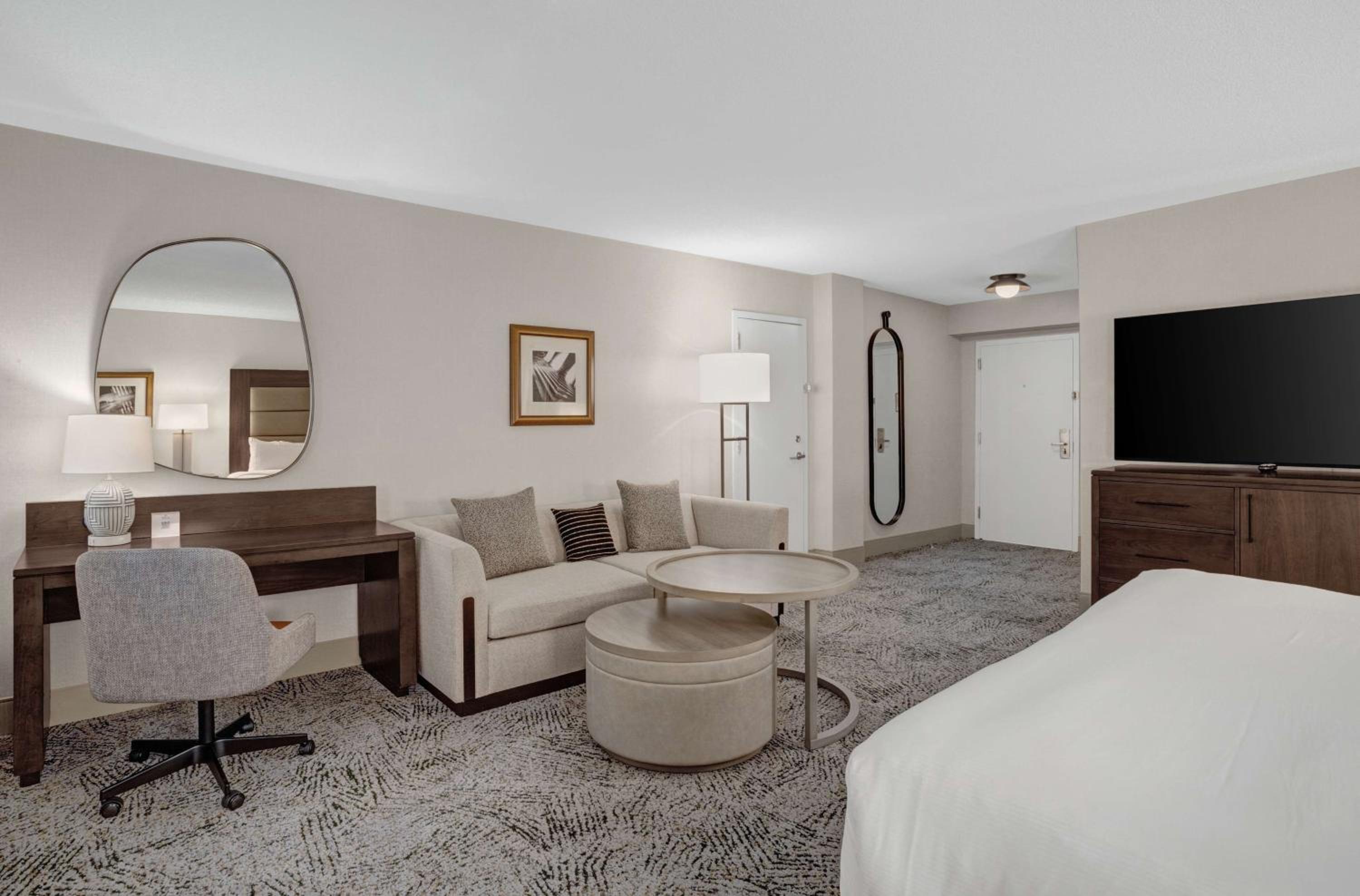 Corner King Room photo 1