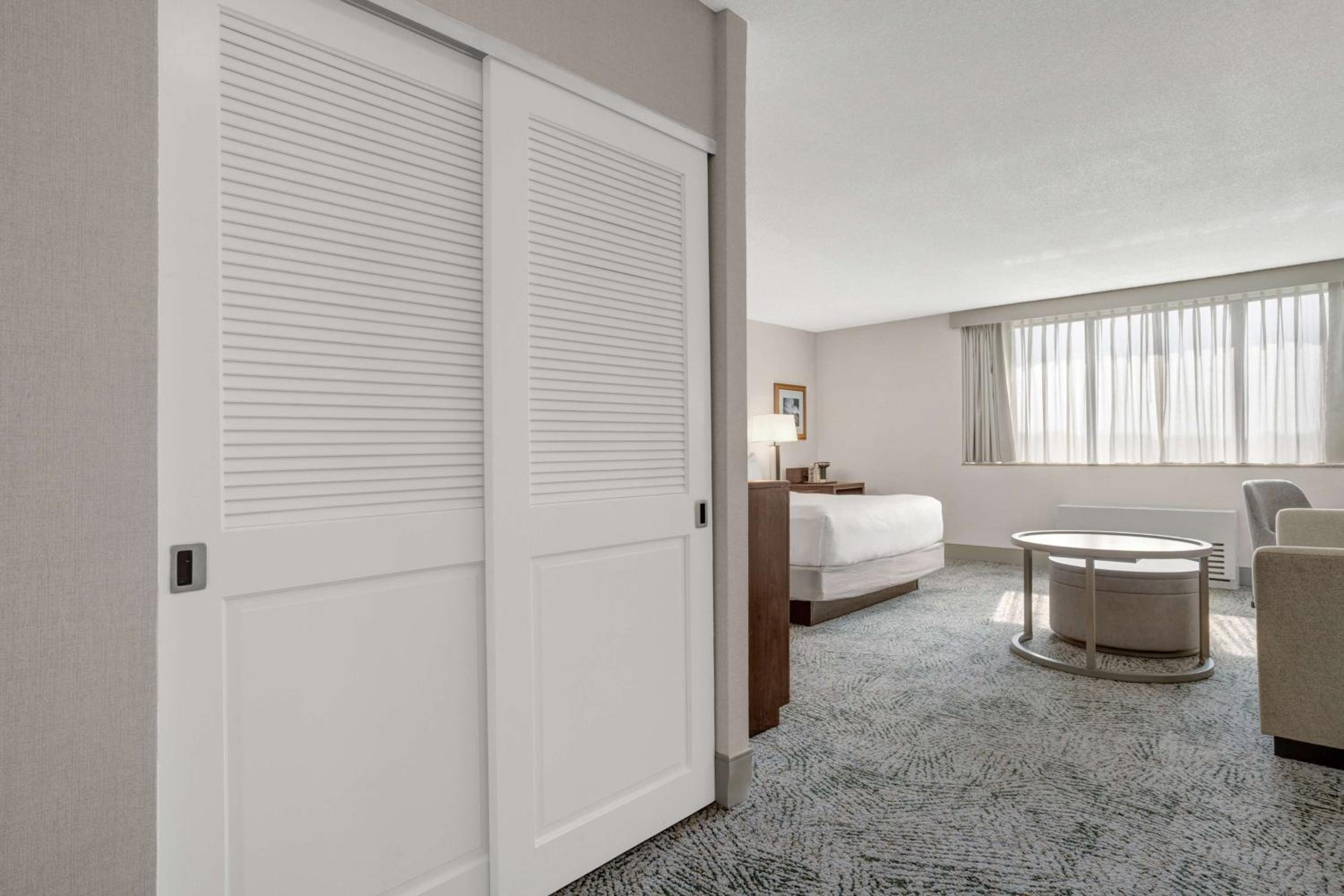 Corner King Room photo 3