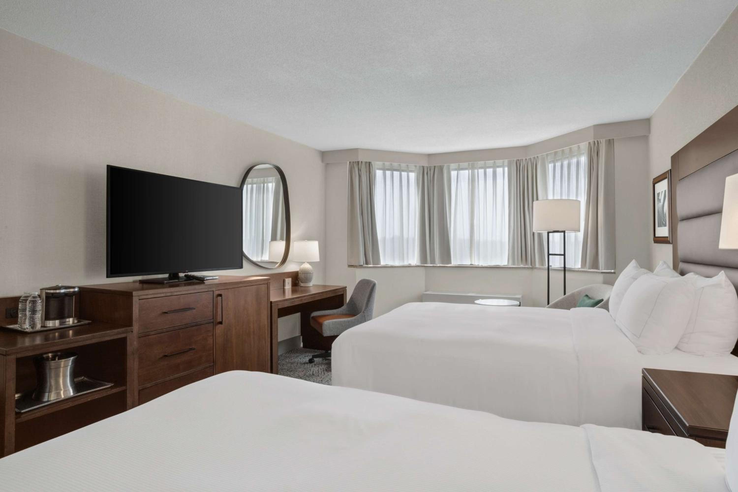 Queen Room with Two Queen Beds photo 3