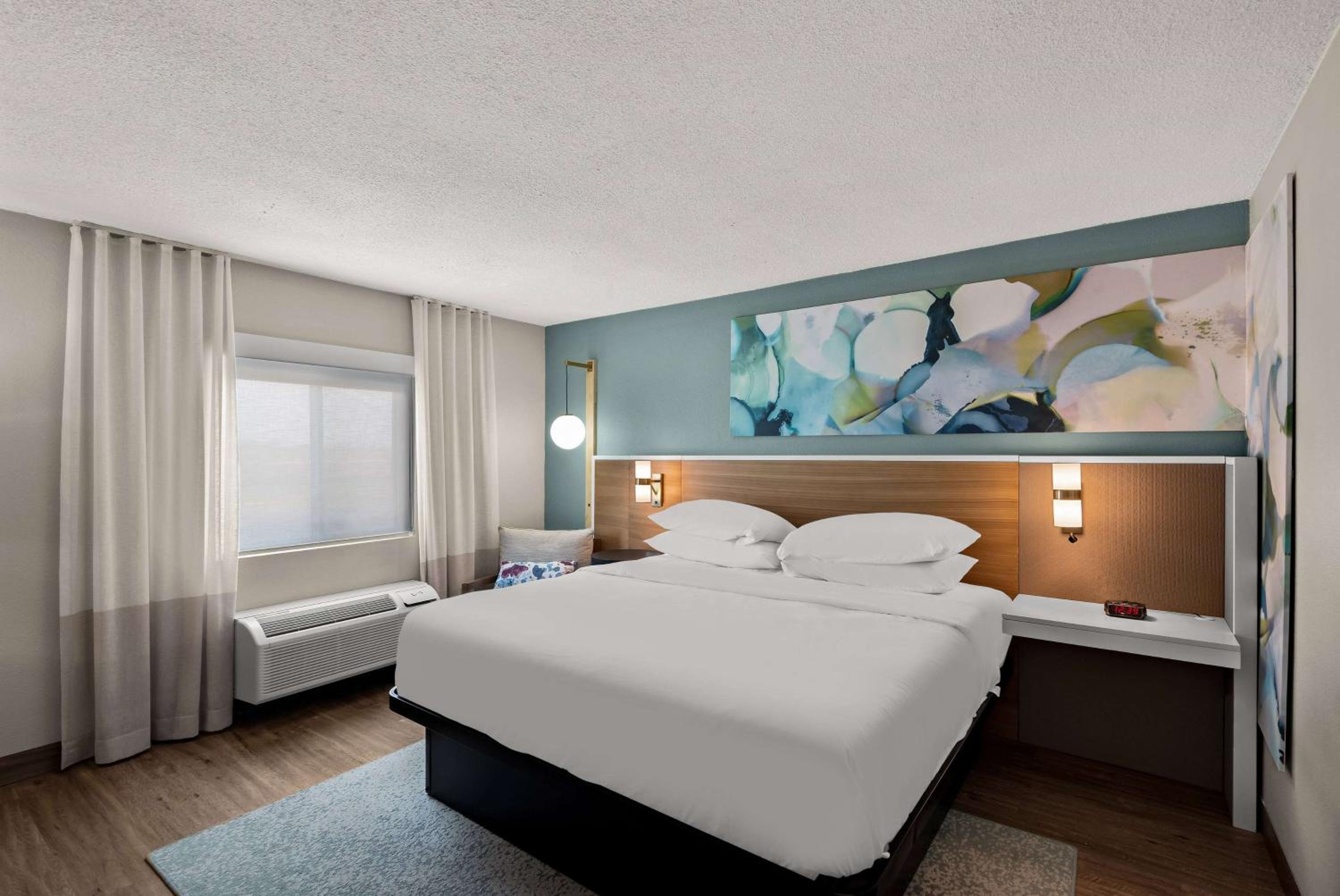 King Room - Non-Smoking photo 1