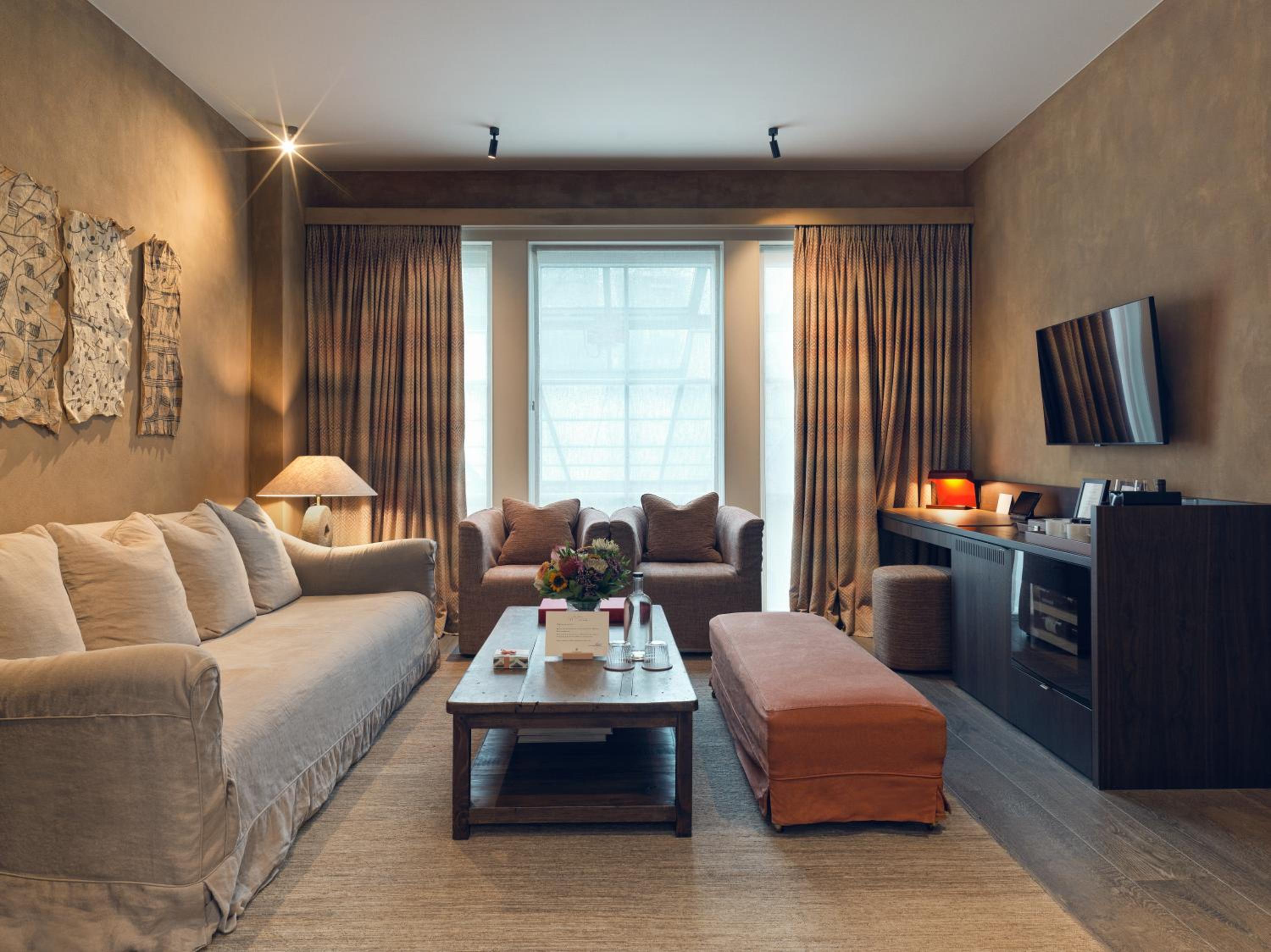 Suite - Photo 12