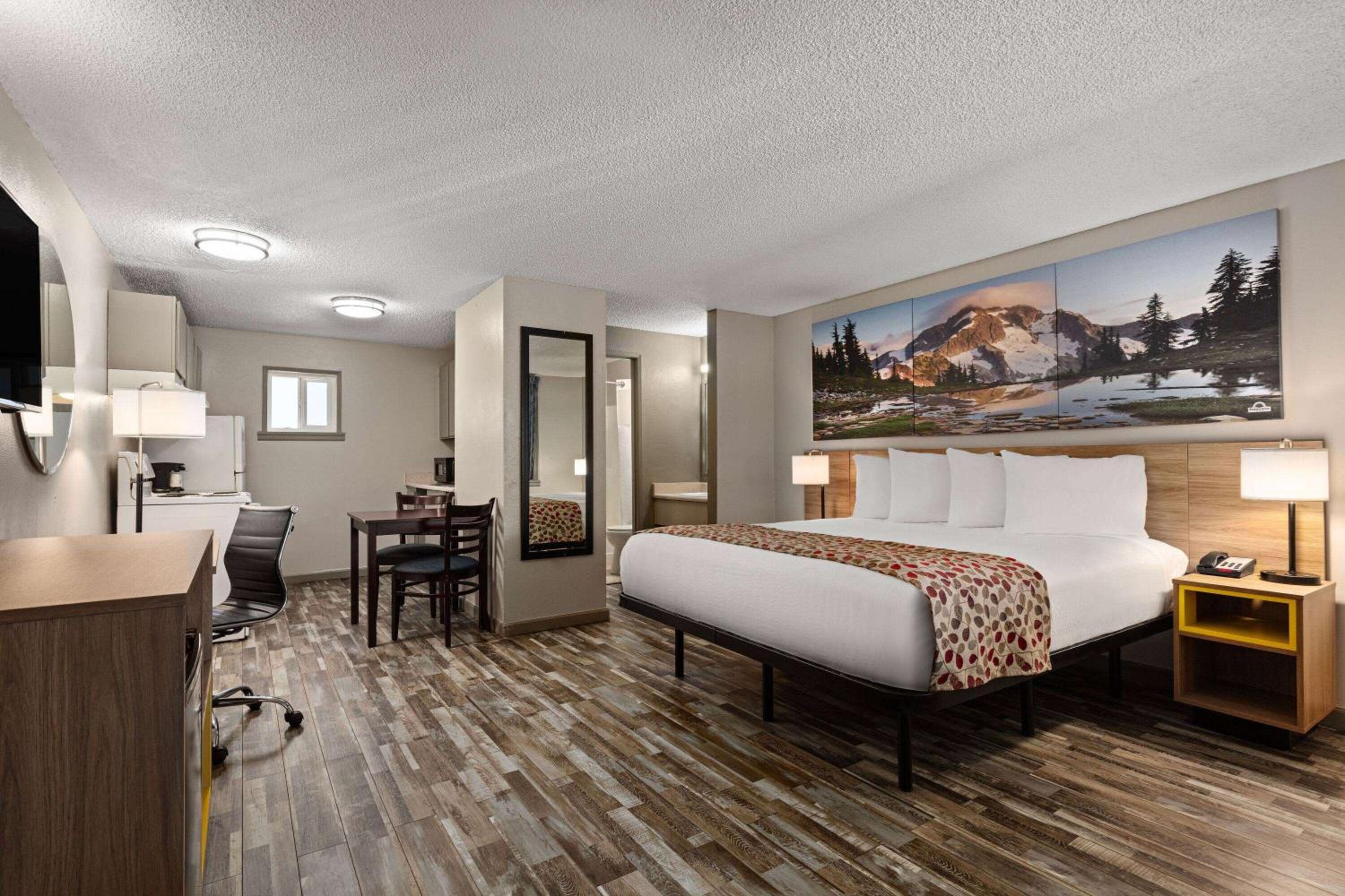 King Room - Non-Smoking photo 2