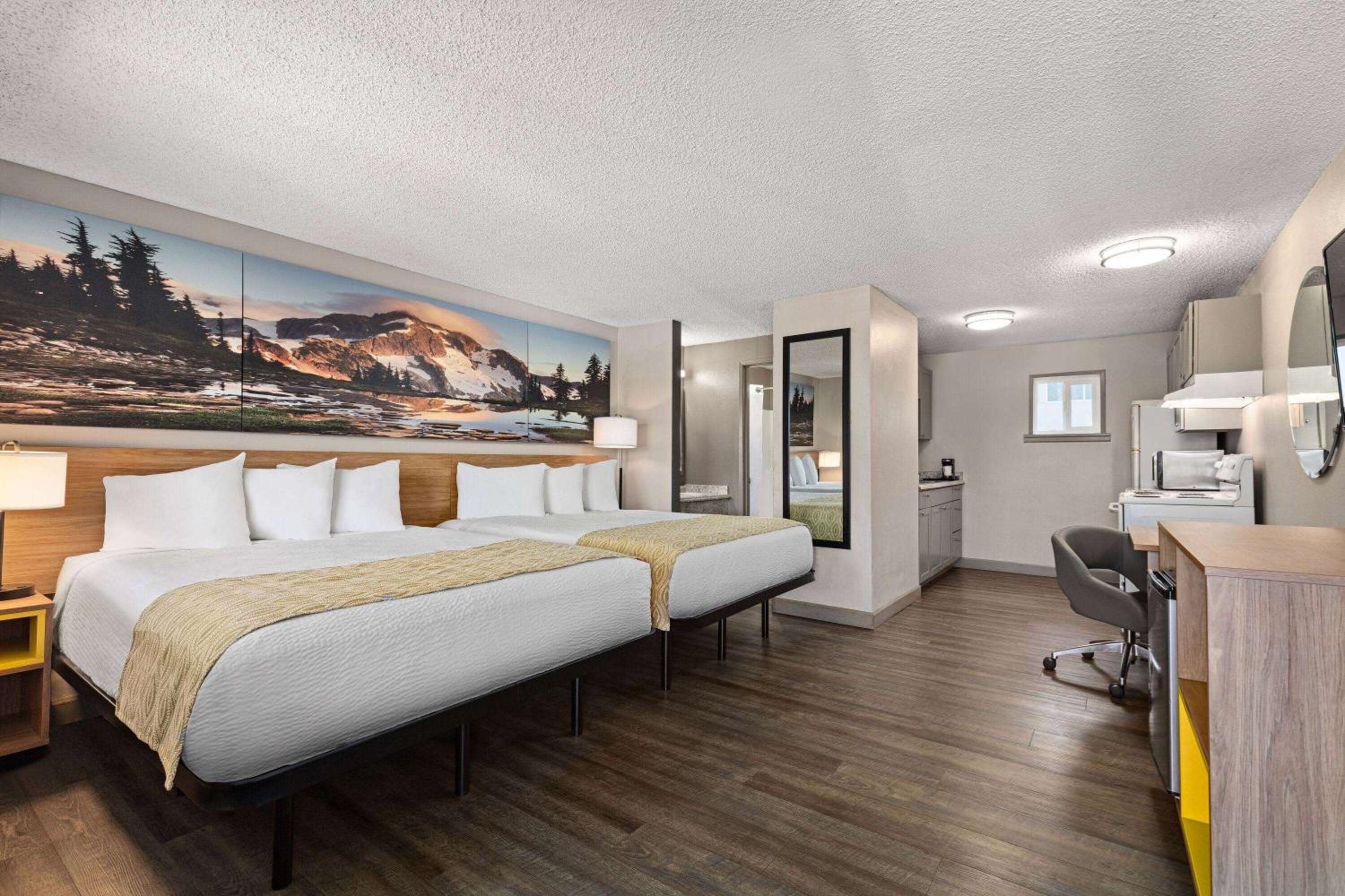 Studio with Two Double Beds  - Non-Smoking photo 3