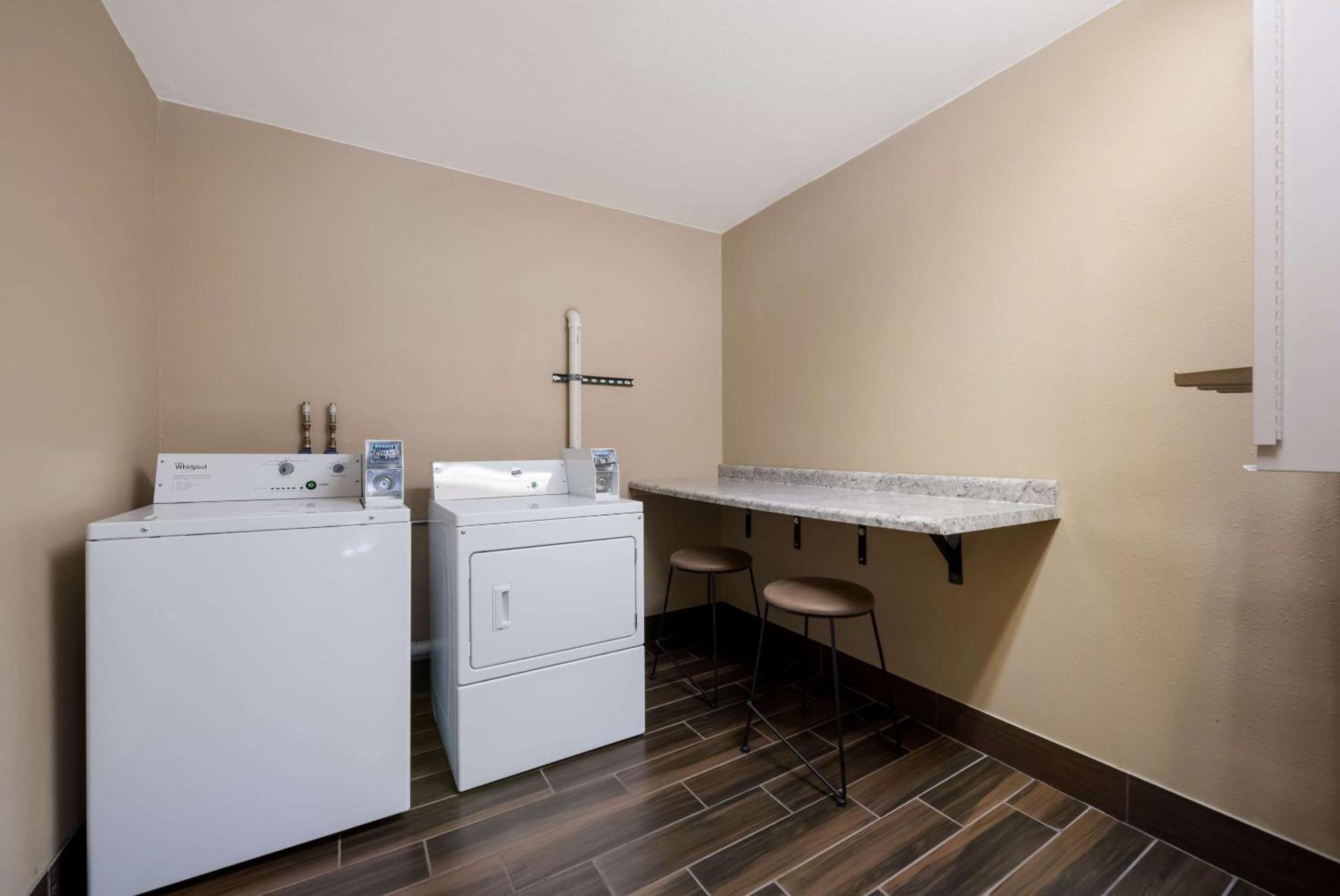 Queen Room - Accessible/Nonsmoking photo 3