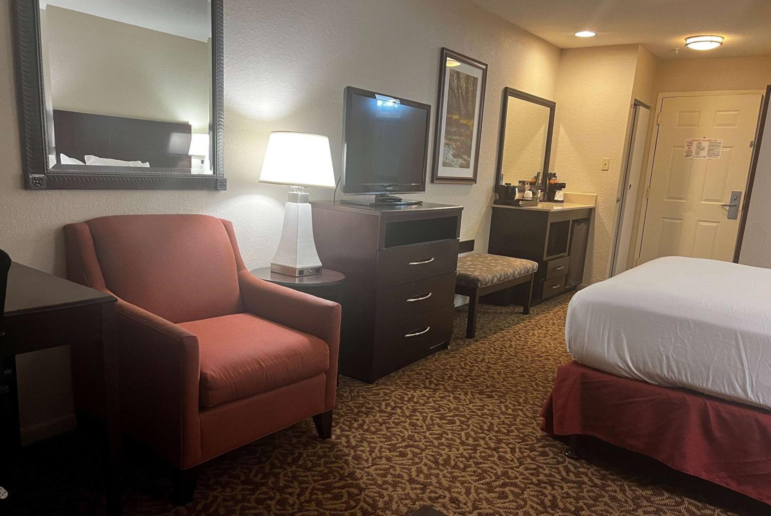 King Room - Non-Smoking - Photo 1