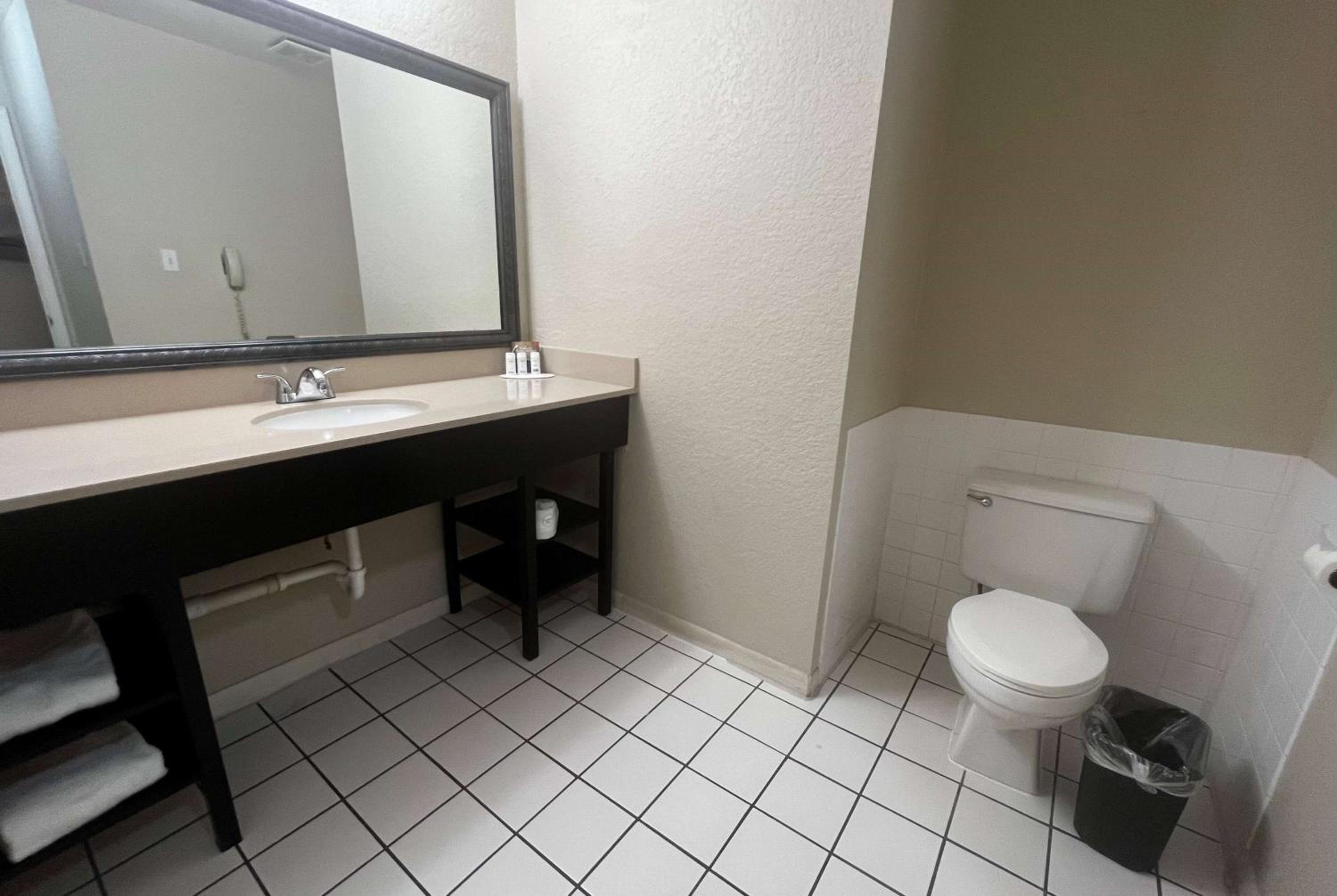 King Room - Non-Smoking - Photo 11