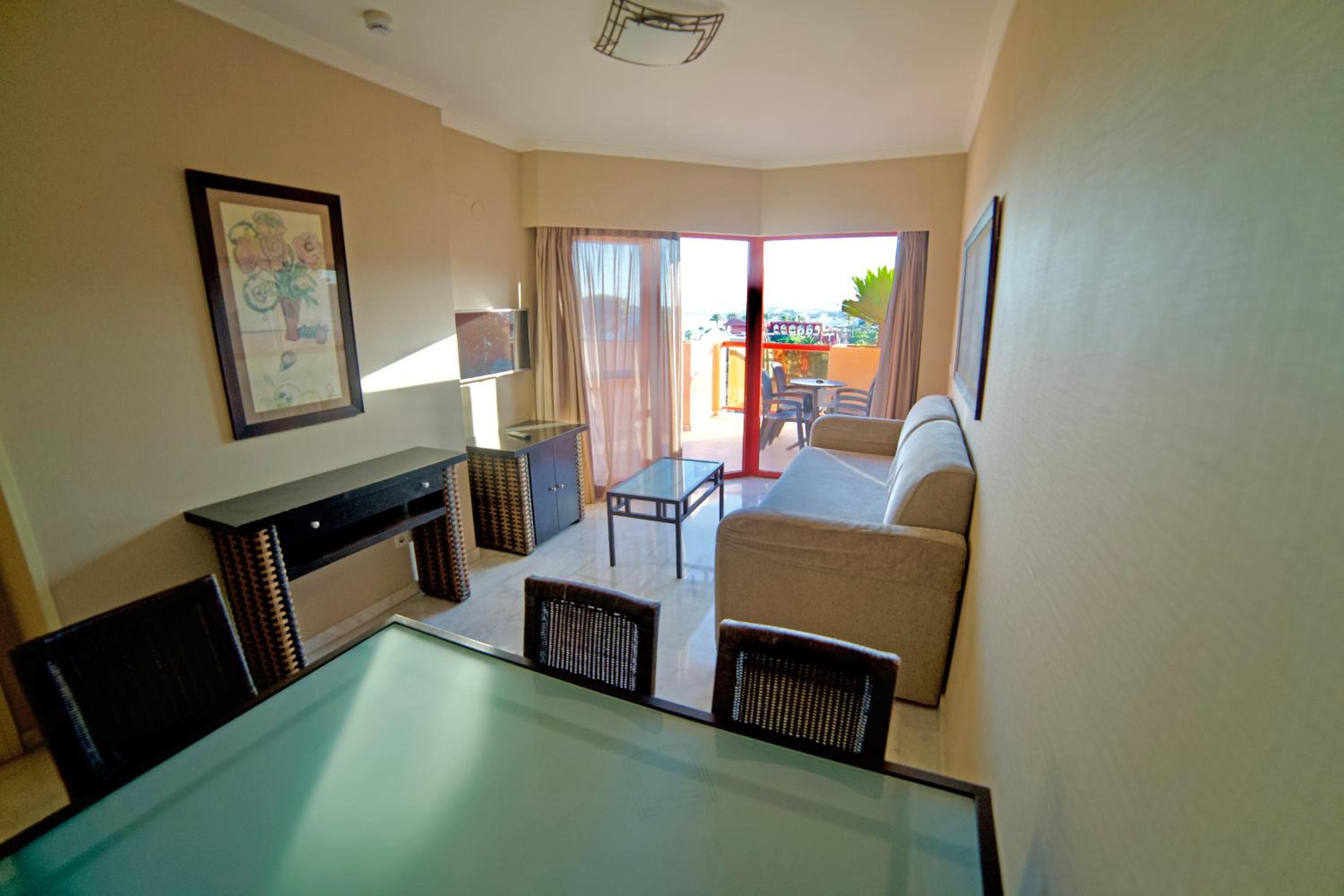 Suite Junior con vista a la piscina