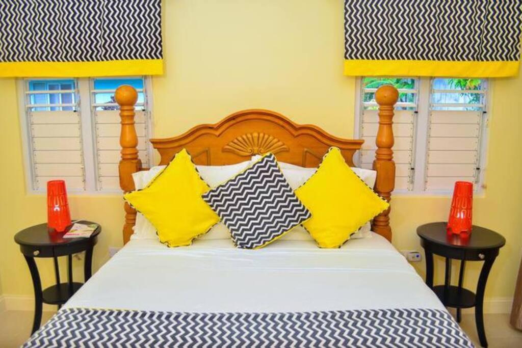 Three-Bedroom House photo 2