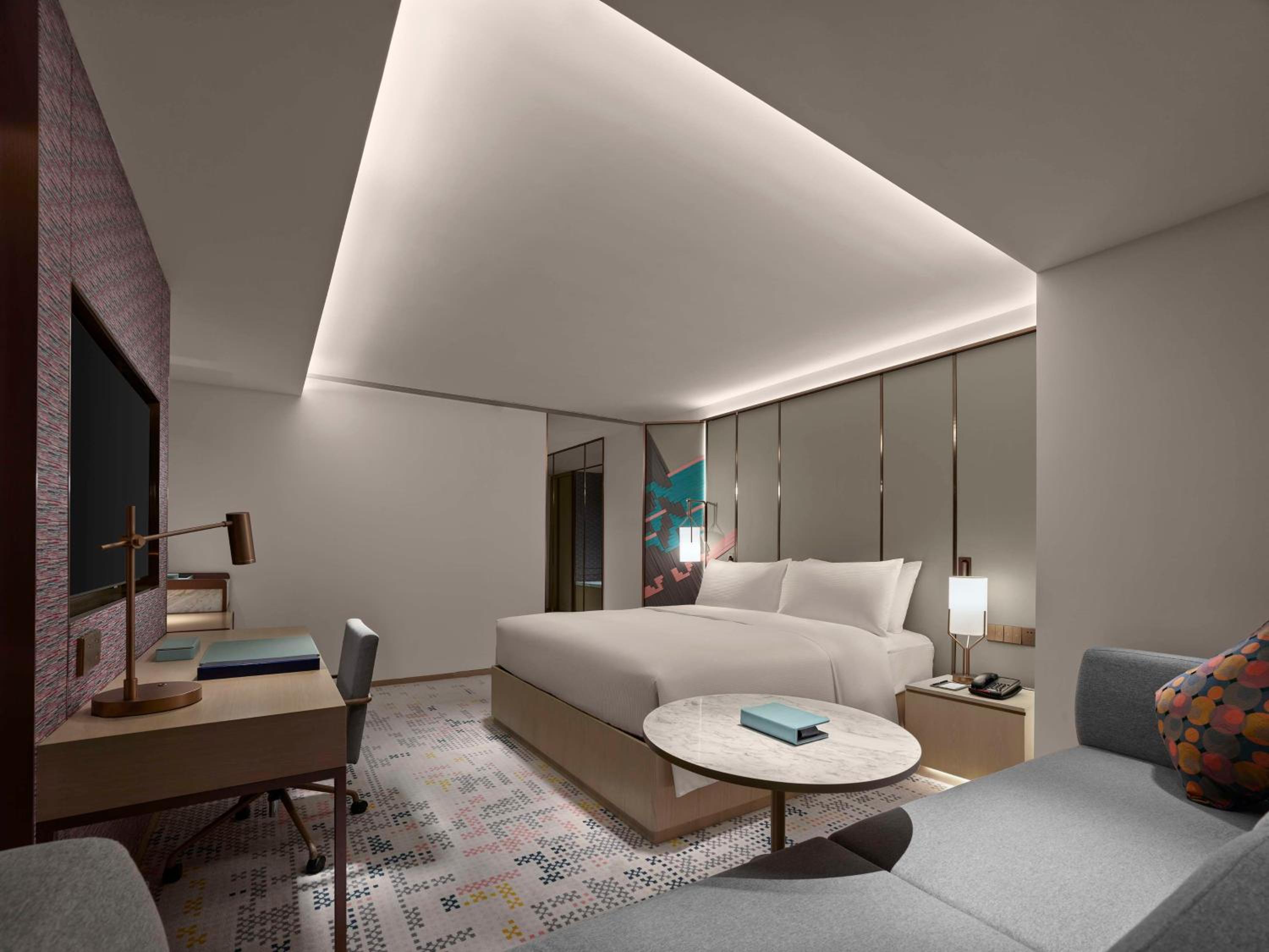 Deluxe King Room - Photo 2
