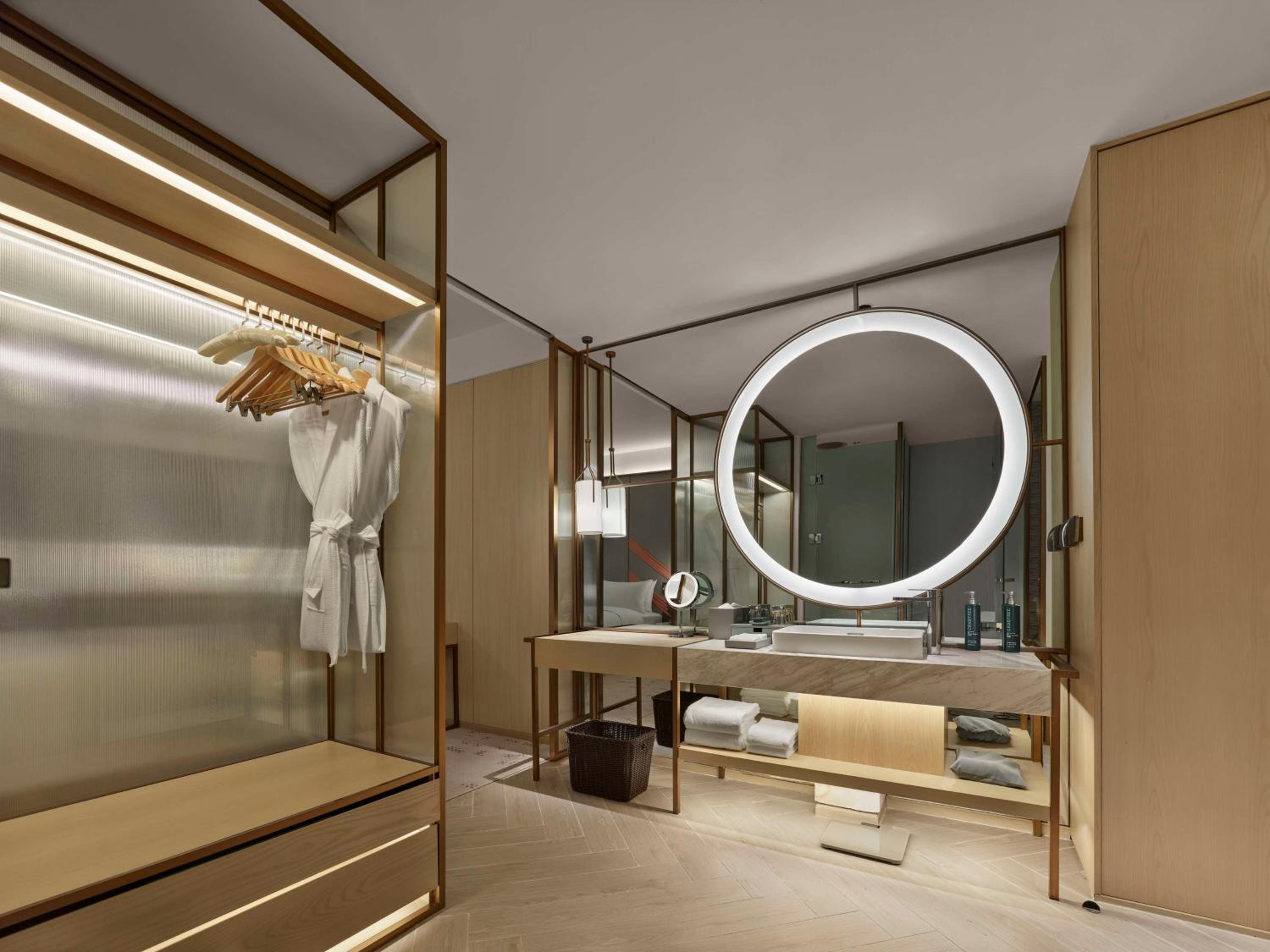 Superior King Room - Photo 3
