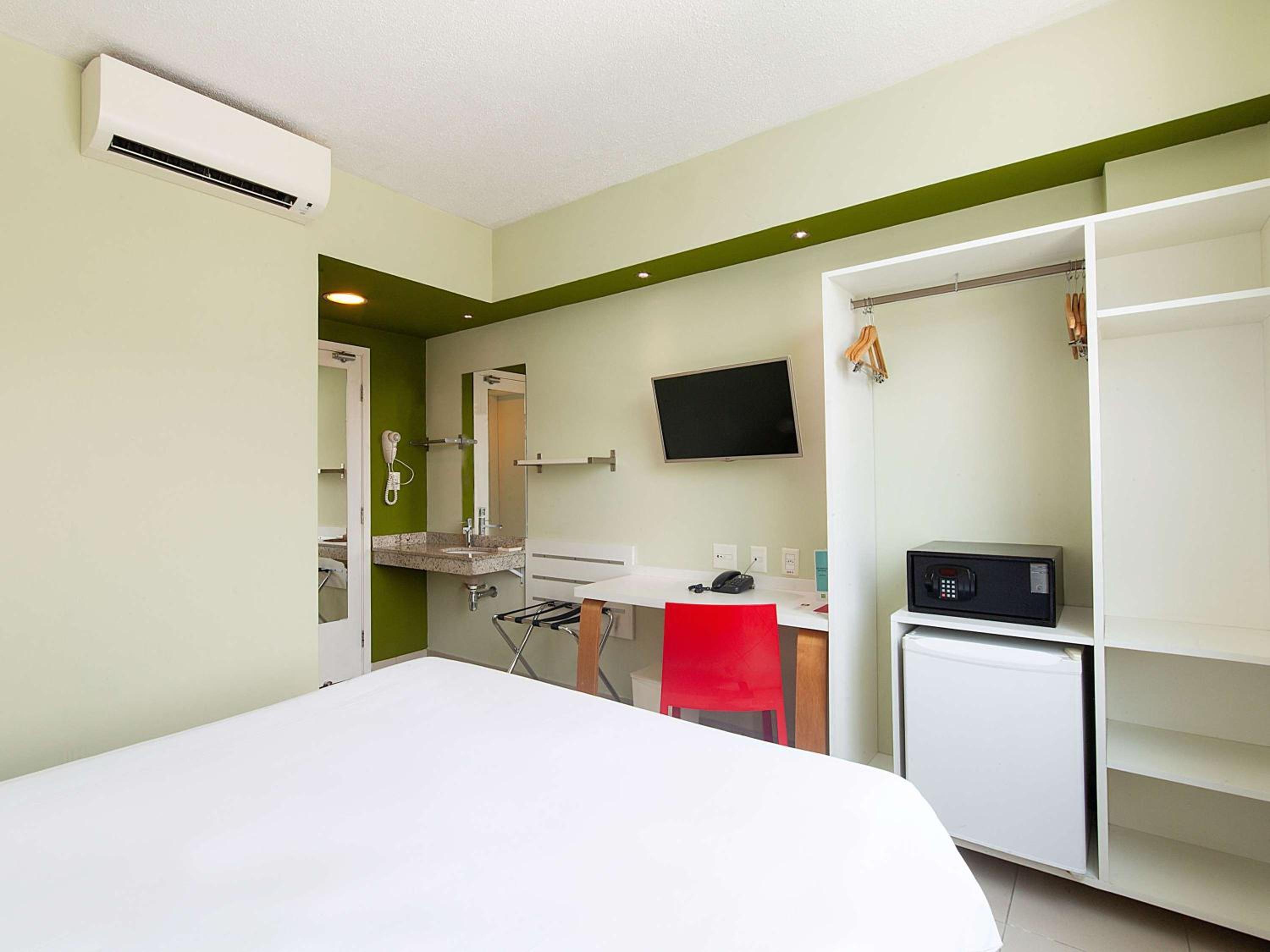 Standard Apartment with One Queen Bed - Photo 5
