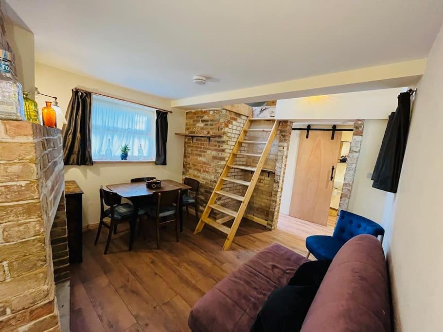 One-Bedroom House photo 3