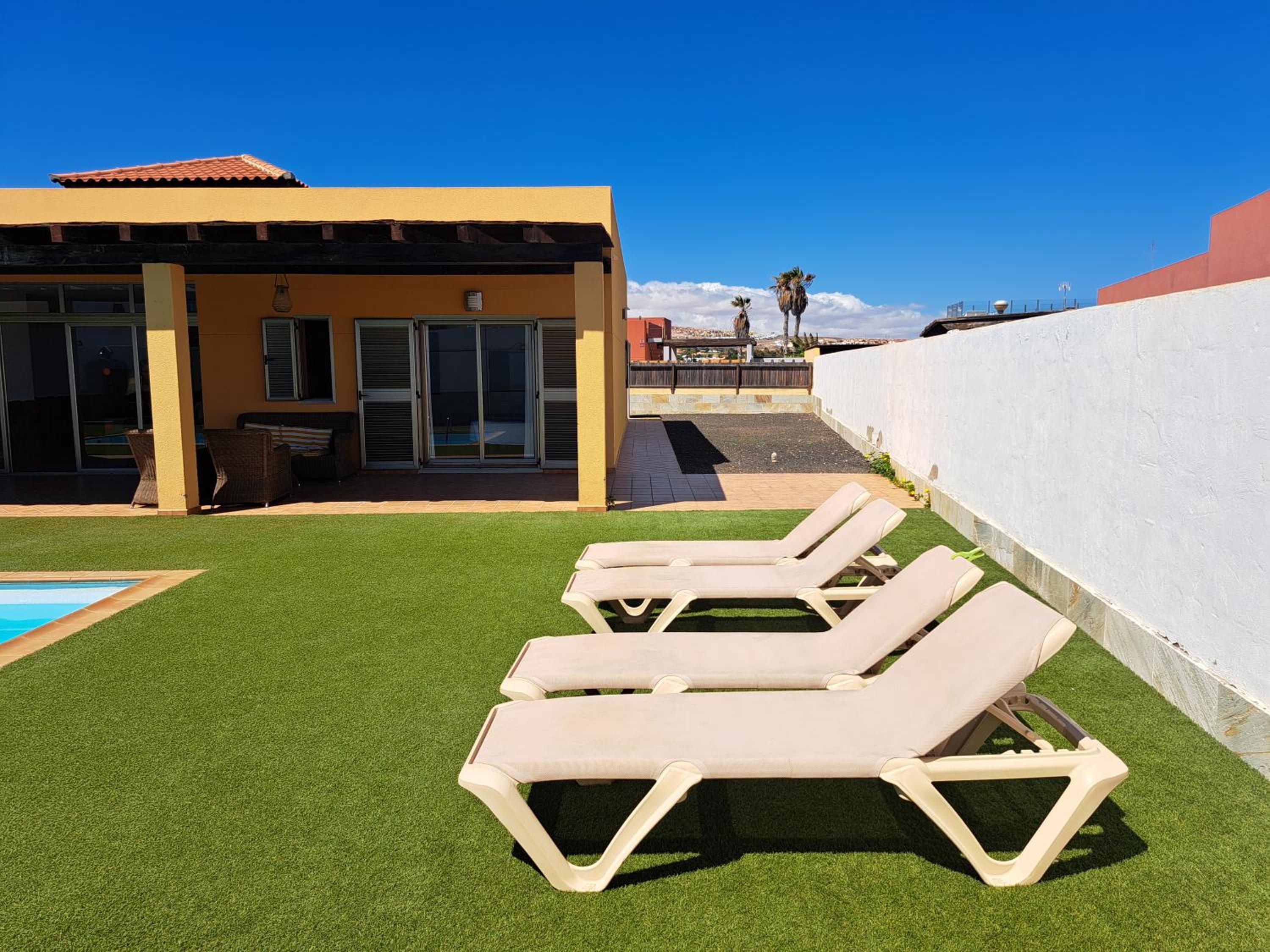 Villa photo 2