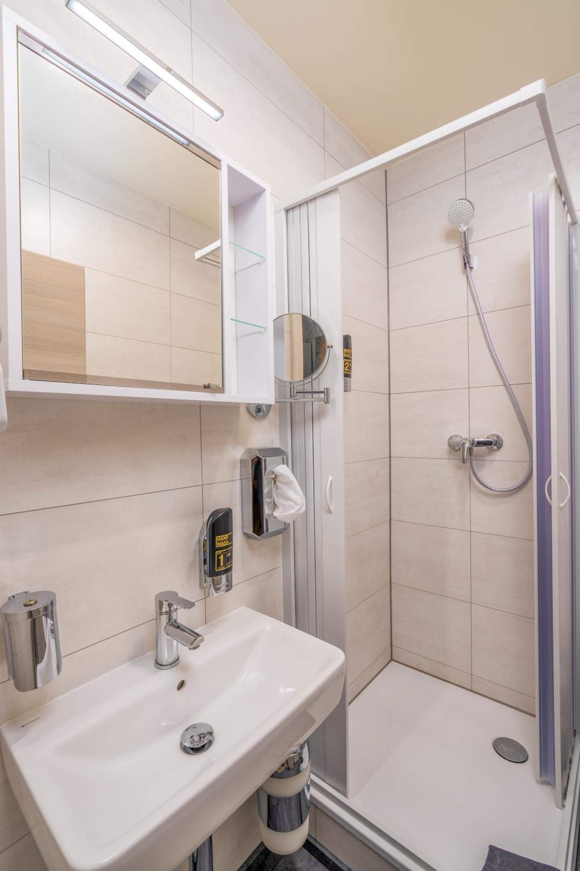 Triple Room - Photo 5