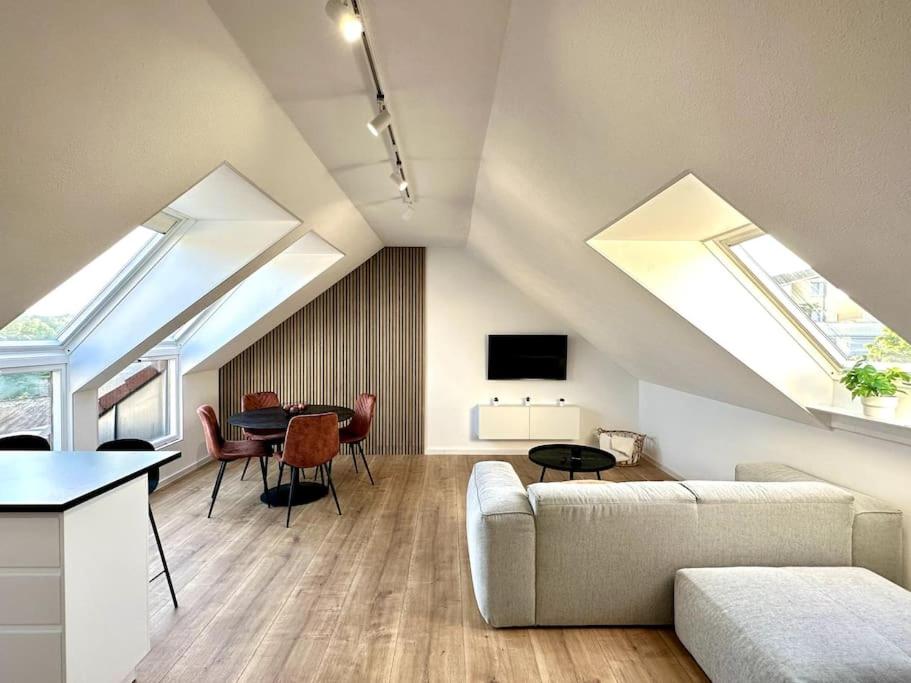 One-Bedroom Apartment photo 1