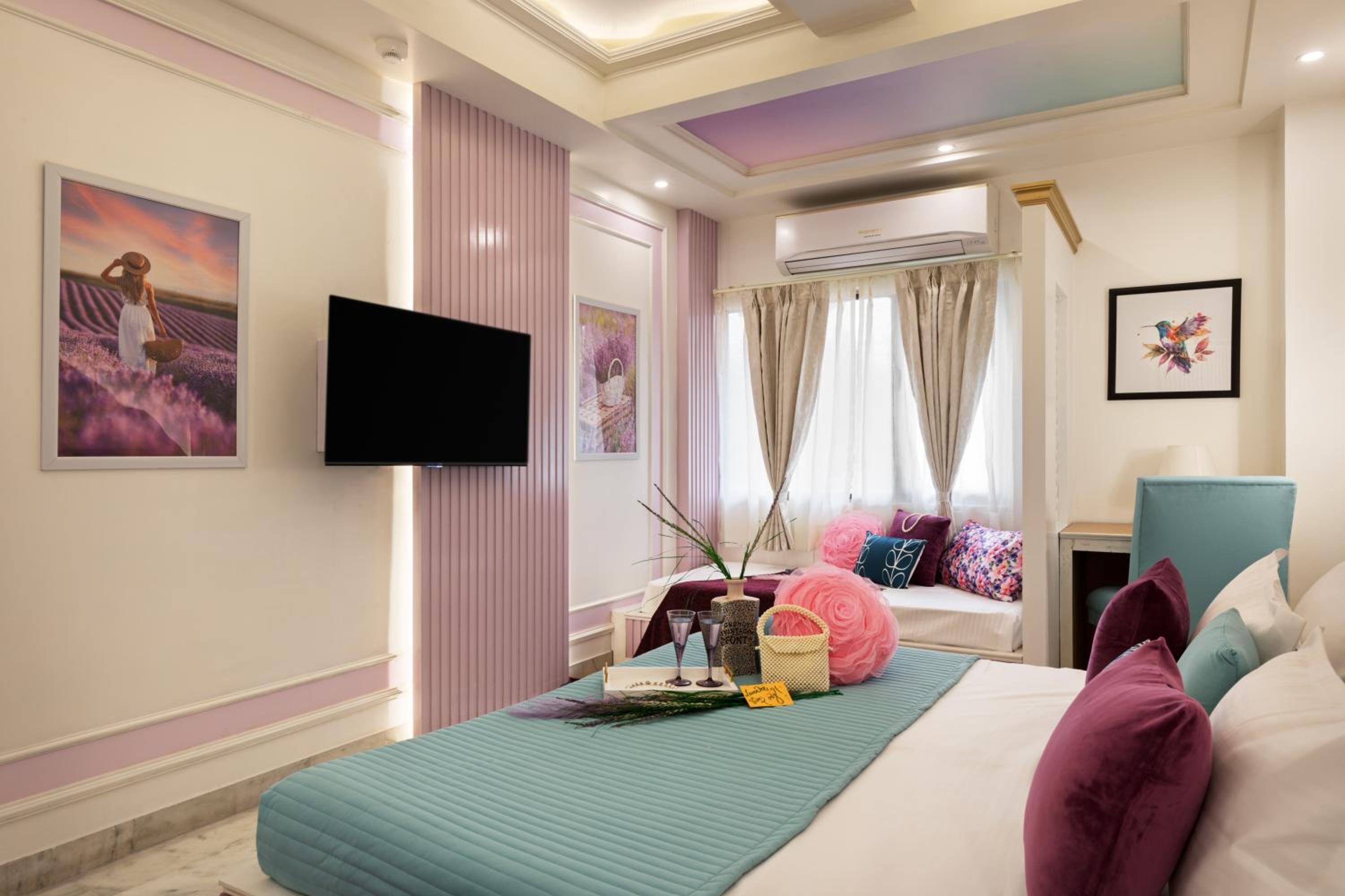 Lavender Theme Neo modern Room with Designer Bed and Extra Day Bed: Enjoy 10% off on - F&B, Spa, car Hire, Complimentary Welcome Drink & Hi-Tea, Candlelight Dinner & Room Decoration Available  - Photo 9