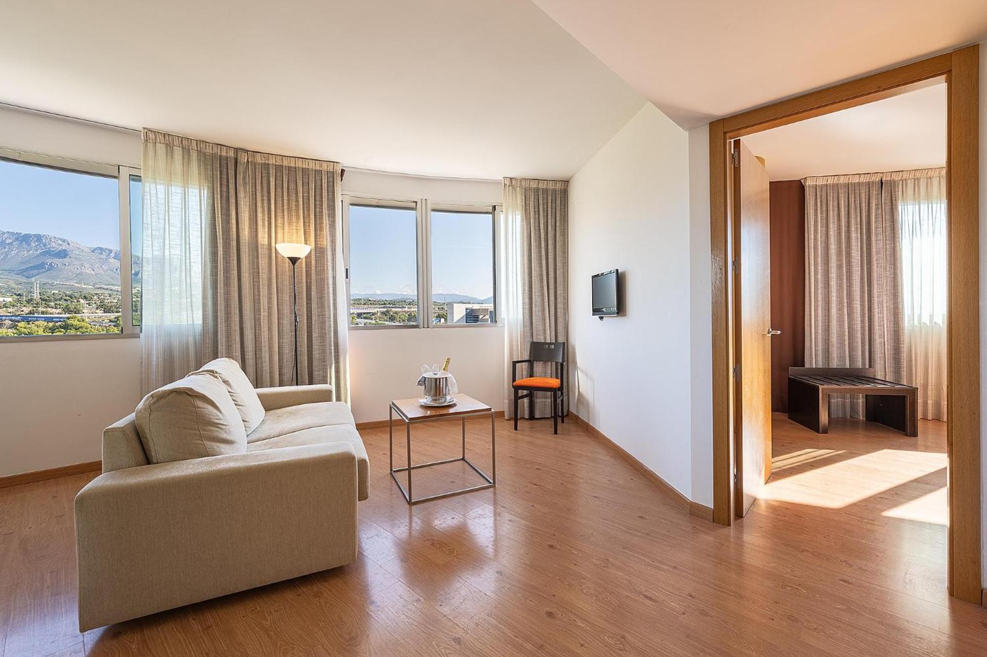 Junior Suite (2 Adults) - Photo 5