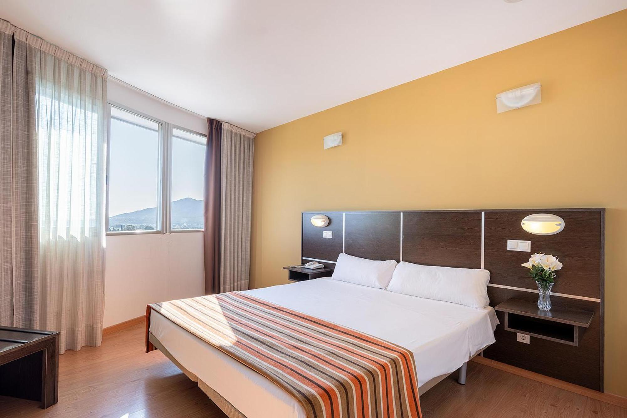 Double or Twin Room (2 Adults) - Photo 4