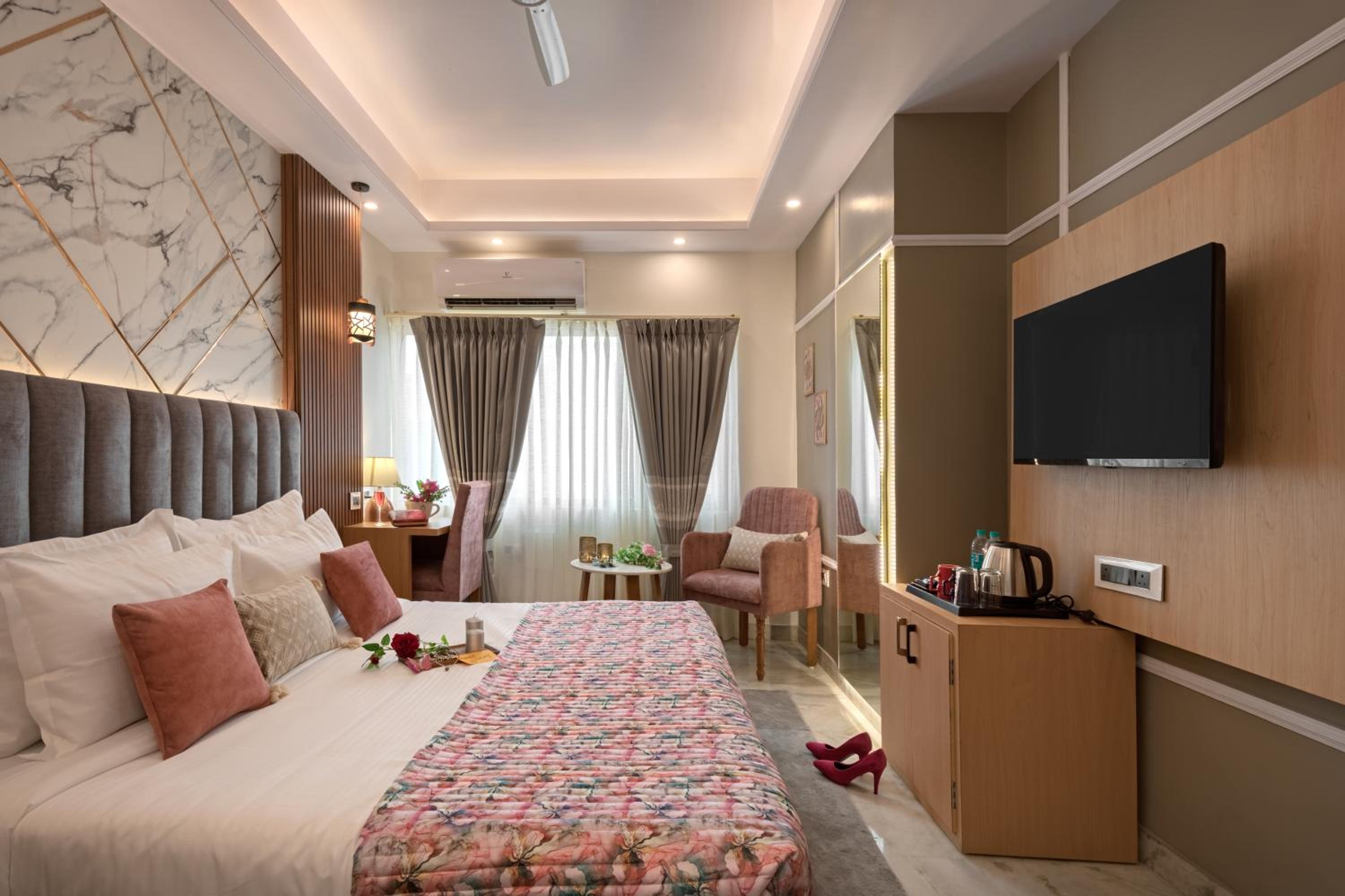 Premium Room with European Style Décor and City View: Enjoy 10% off on - F&B, Spa, car Hire, Complimentary Welcome Drink & Hi-Tea, Candlelight Dinner & Room Decoration Available  - Photo 10